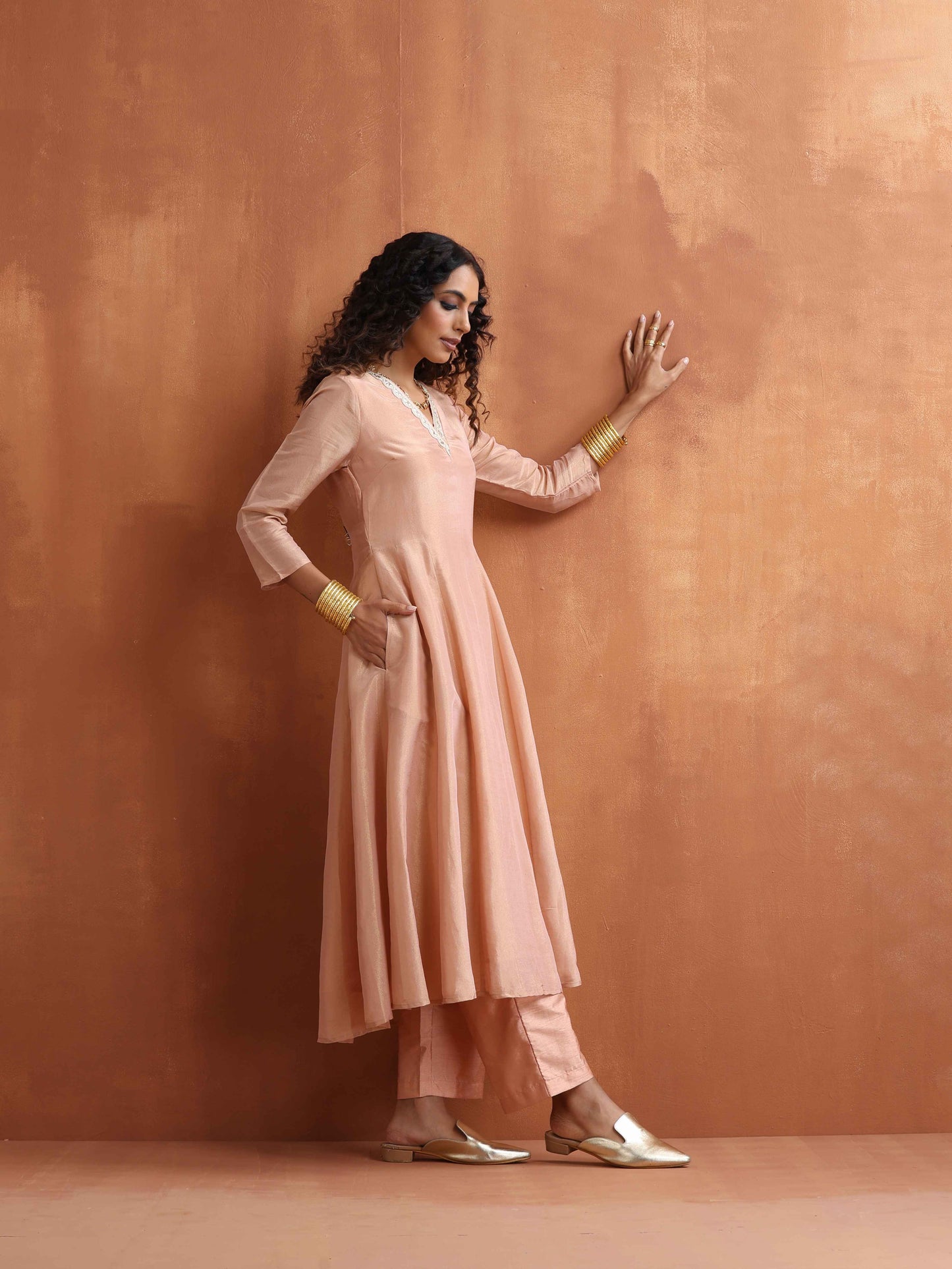 trueBrowns Blush Pink Tissue Flared Anarkali Kurta Set | Swadesiicart