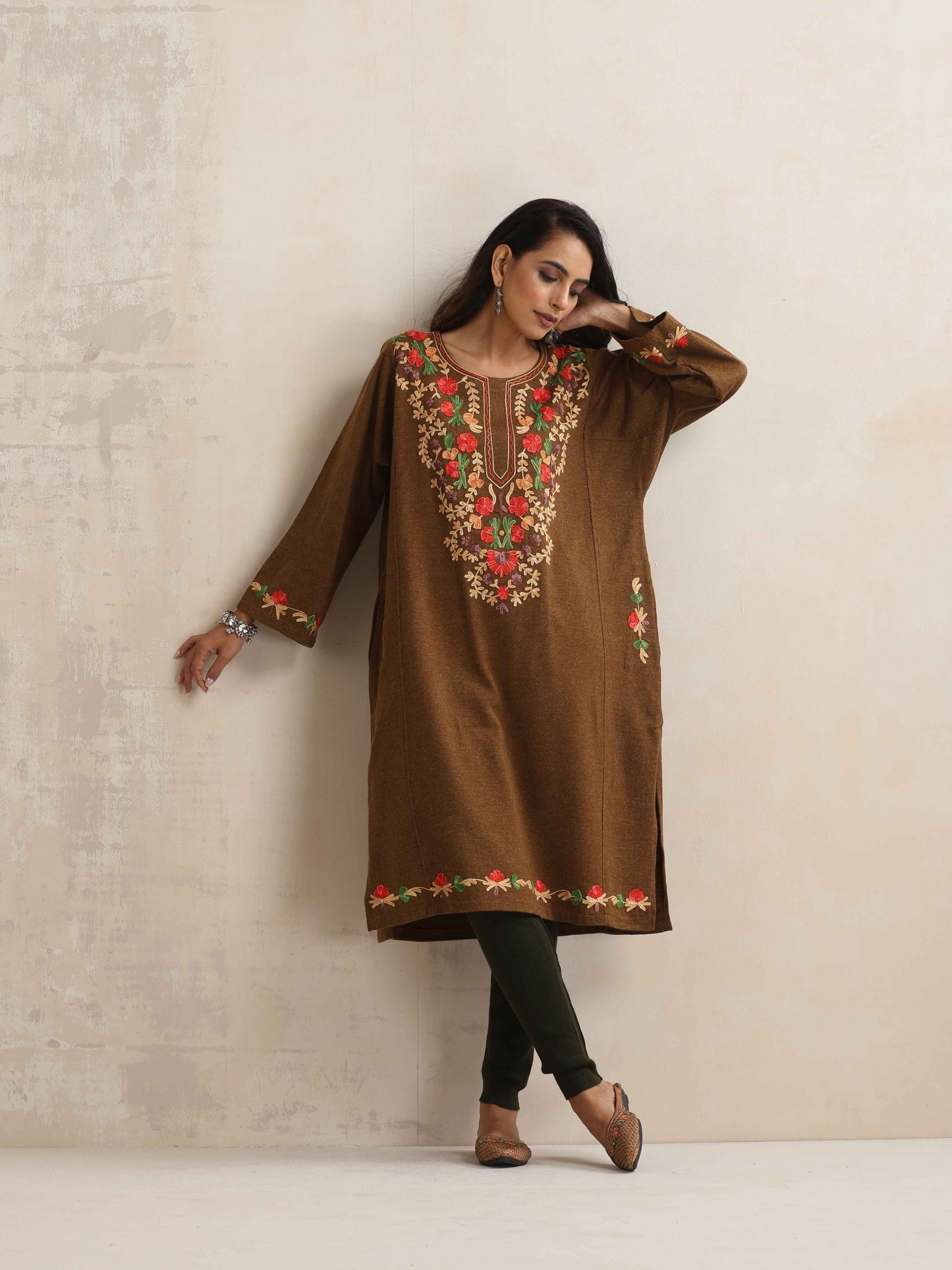 trueBrowns Brown Kashmiri Embroidered Woollen Phiran Kurta | Swadesiicart