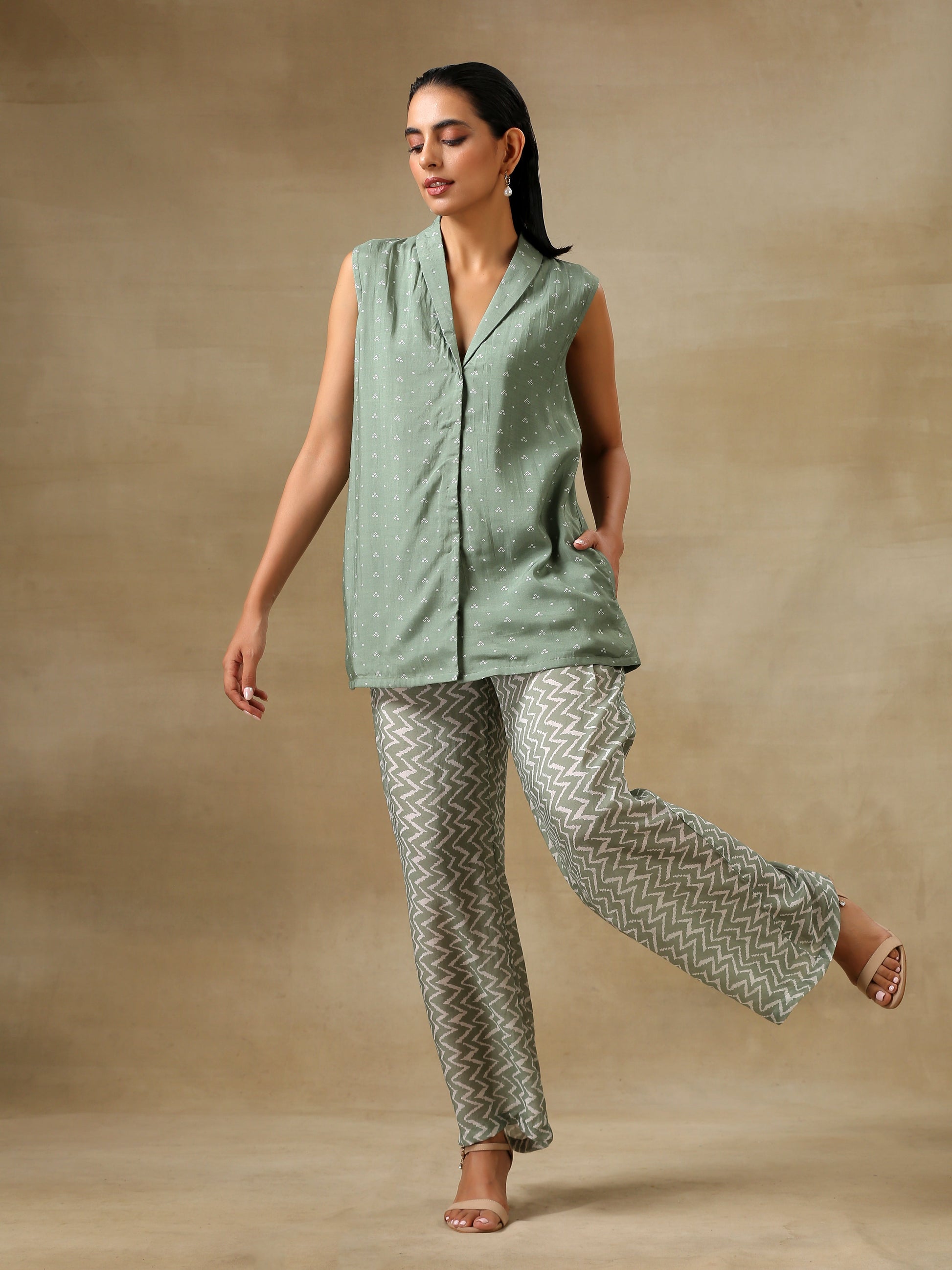 trueBrowns Light Green Bandhani Printed Silk Sleevesless Jacket Pant Set | Swadesiicart