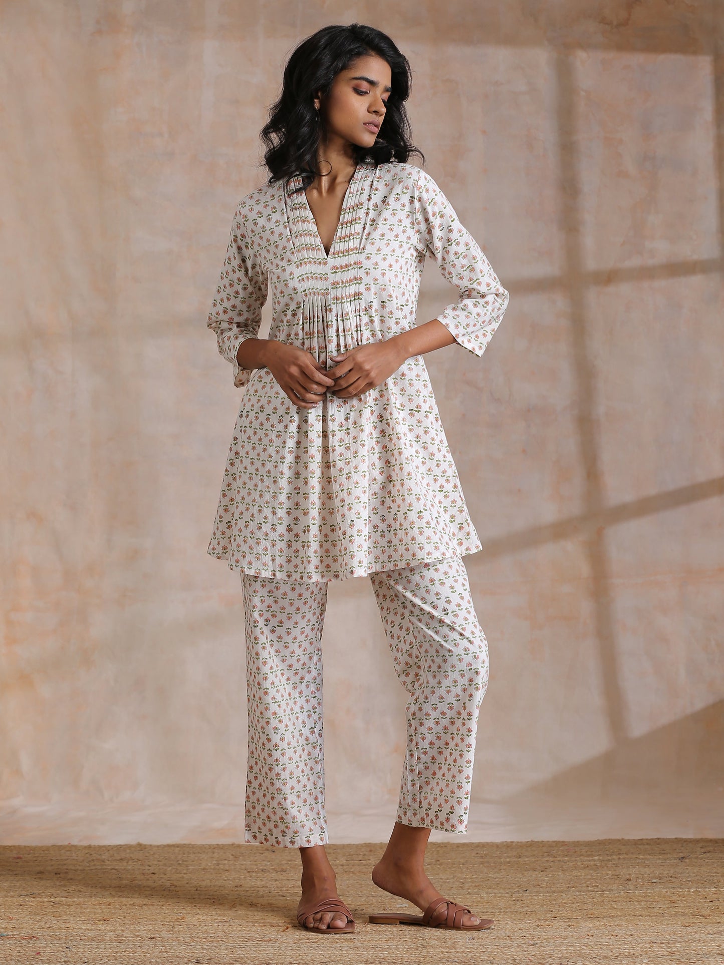 trueBrowns White With Small Floral Booti Print Cotton Pleated Co-Ord Set - Swadesiicart