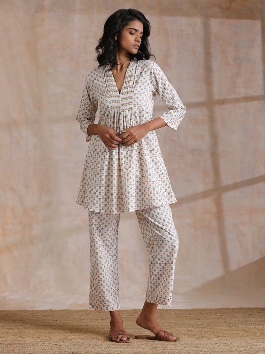trueBrowns White With Small Floral Booti Print Cotton Pleated Co-Ord Set - Swadesiicart