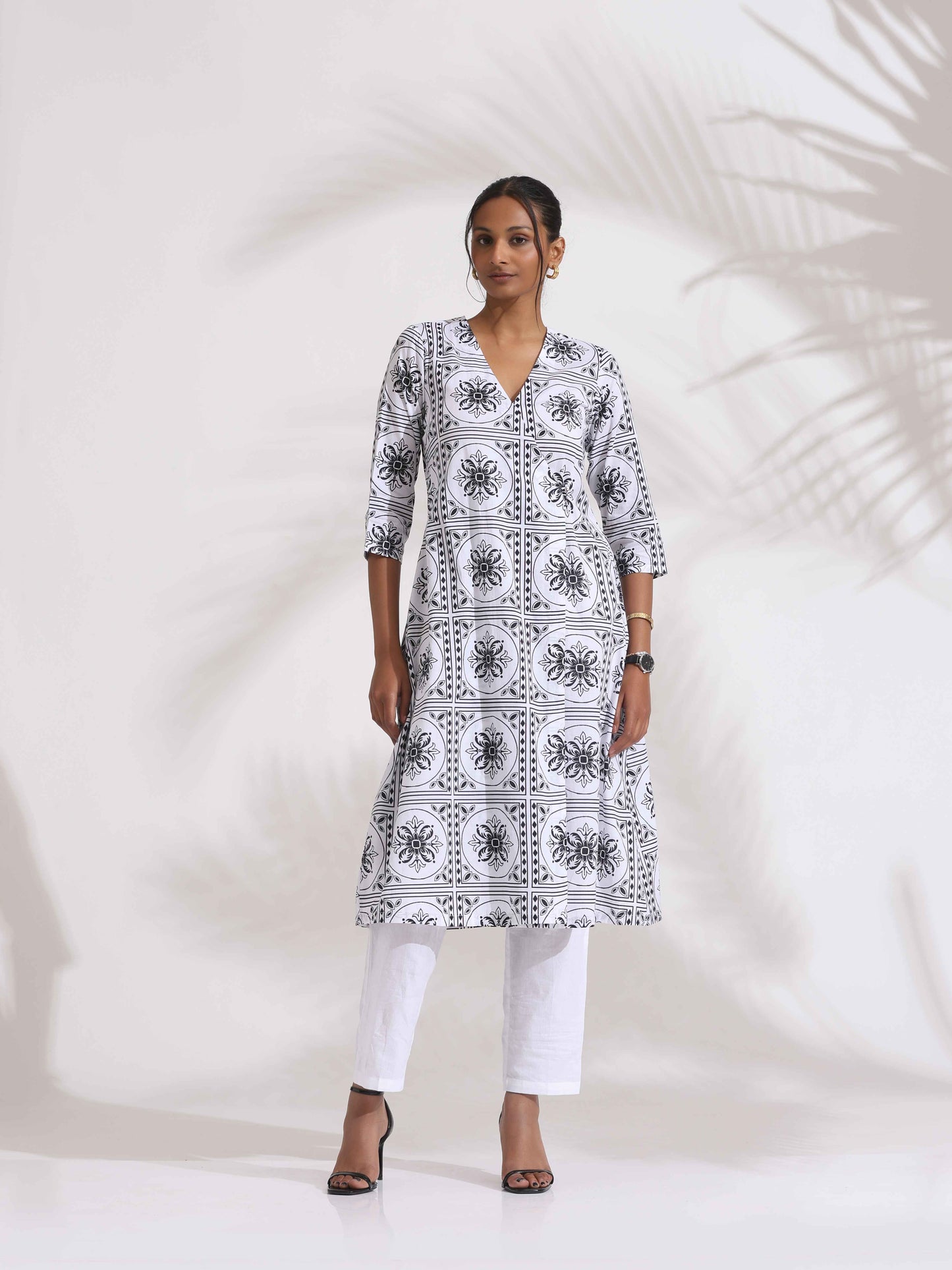 trueBrowns White Cotton Geometric Print Angrakha Kurta Set | Swadesiicart