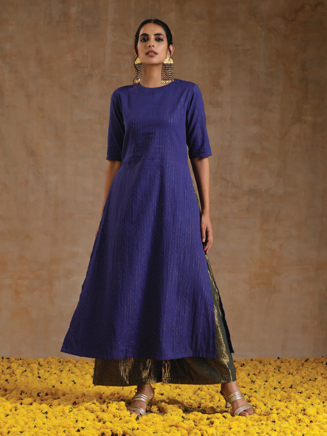trueBrowns Spectrum Blue Gold Cotton High Slit Kurta Set | Swadesiicart