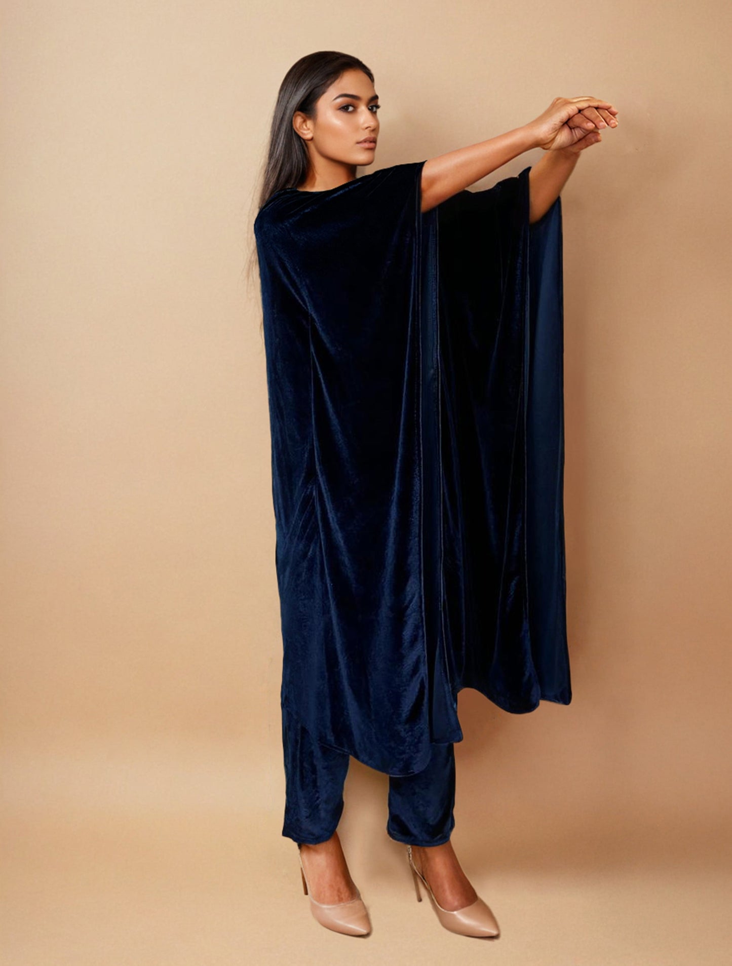 trueBrowns Navy Blue Velvet Embroidered Kaftan Kurta Set | Swadesiicart