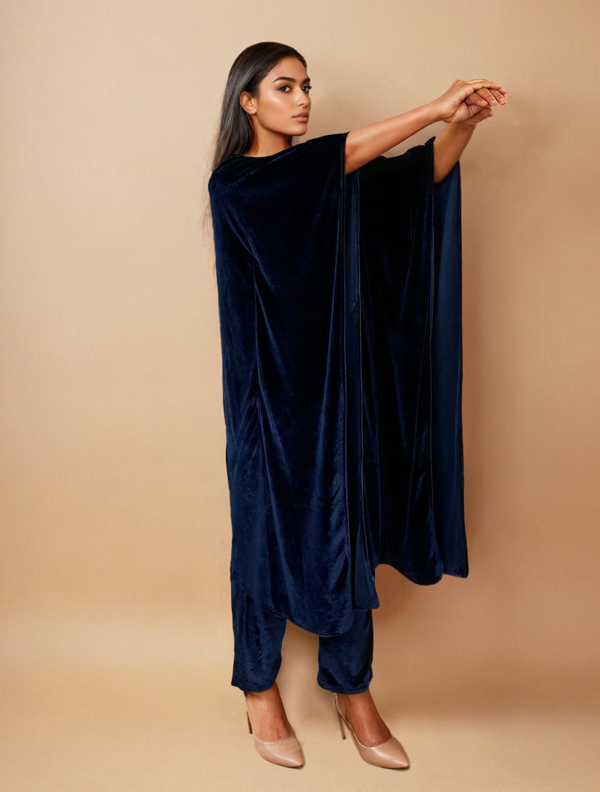 trueBrowns Navy Blue Velvet Embroidered Kaftan Kurta Set | Swadesiicart
