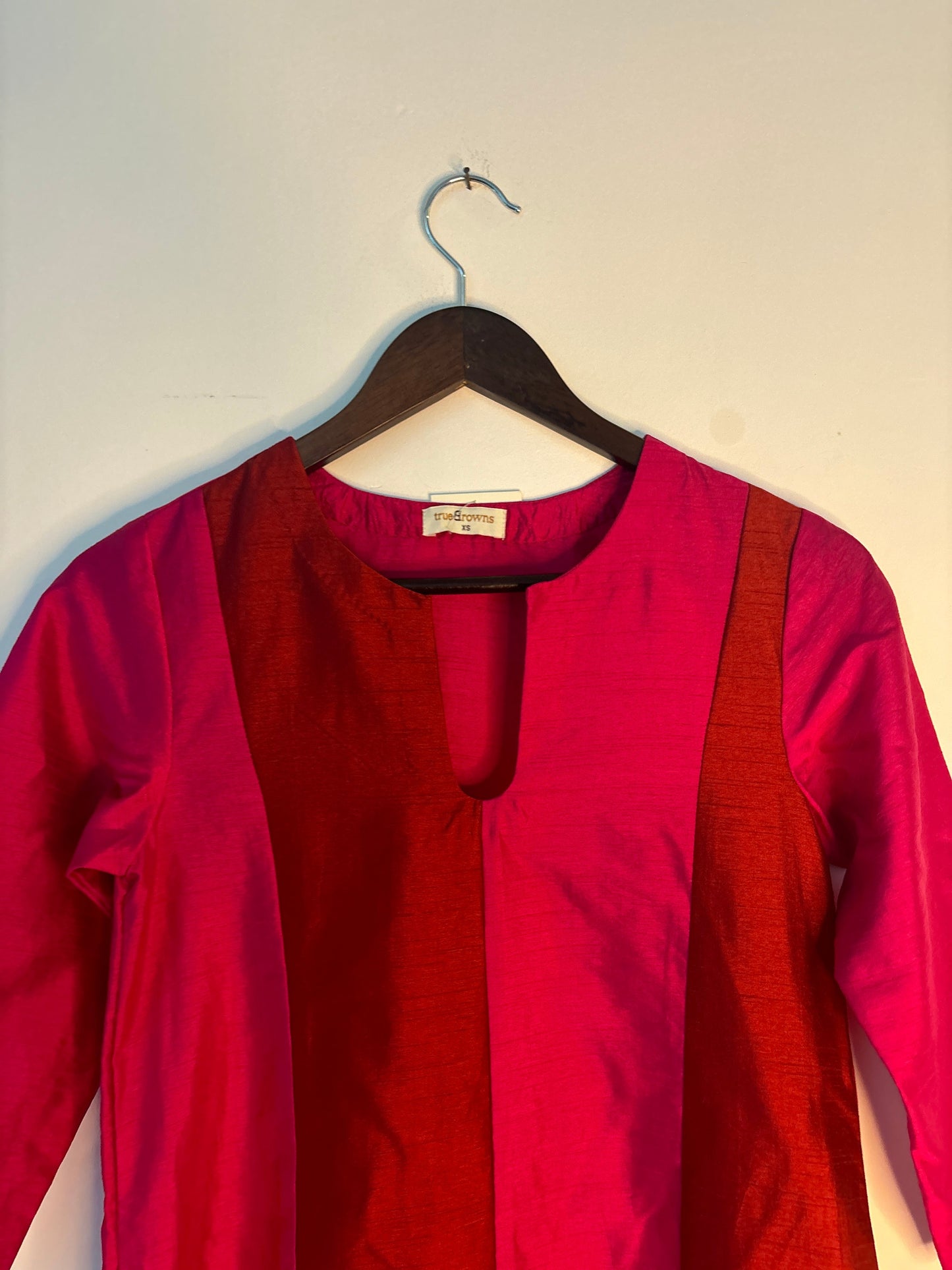 trueBrowns Pink Metallic Kurta | Swadesiicart