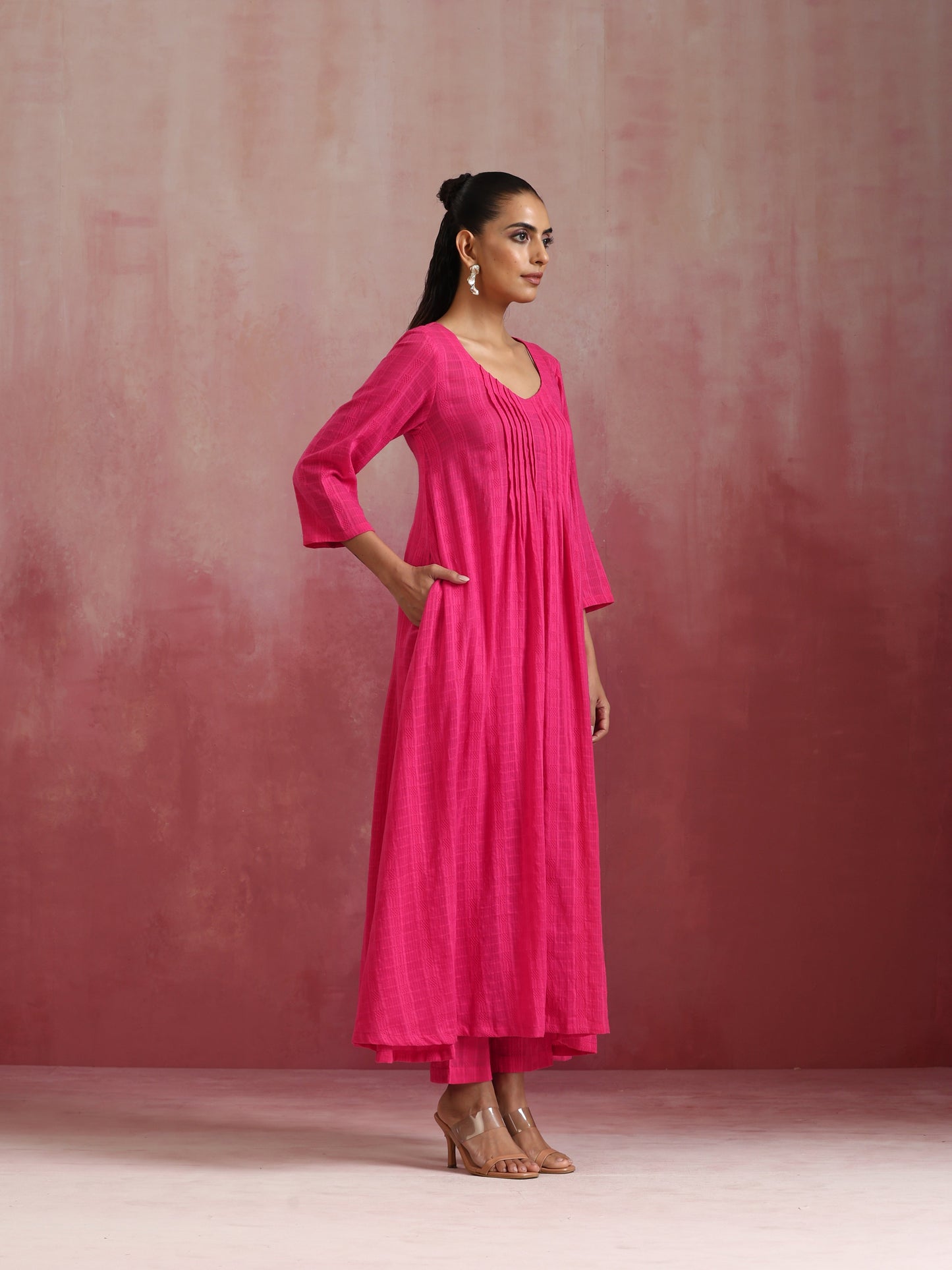 trueBrowns Pink Cotton Dobby Kurta Set | Swadesiicart