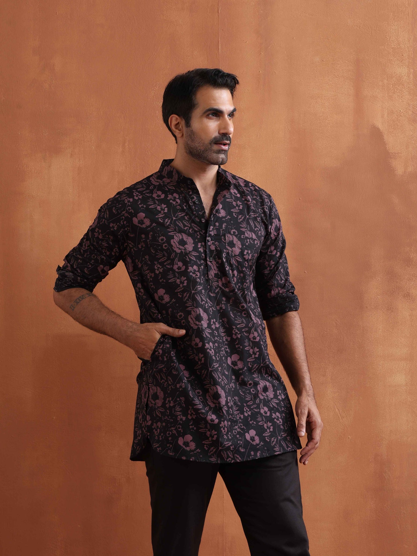 trueBrowns Men's Black Floral Printed Short Kurta | Swadesiicart