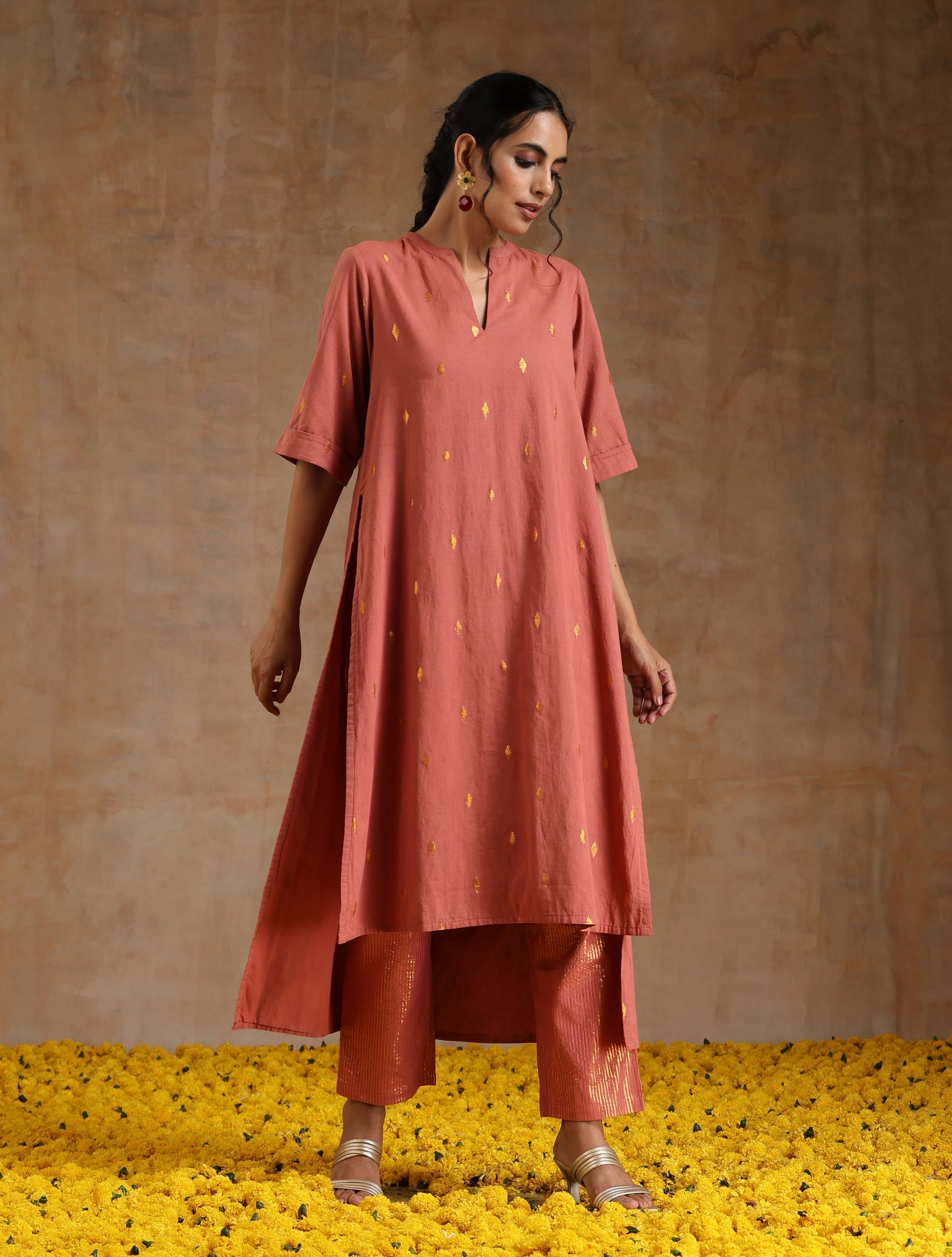 trueBrowns Blush Gold Cotton Relaxed High-Low Kurta Set | Swadesiicart