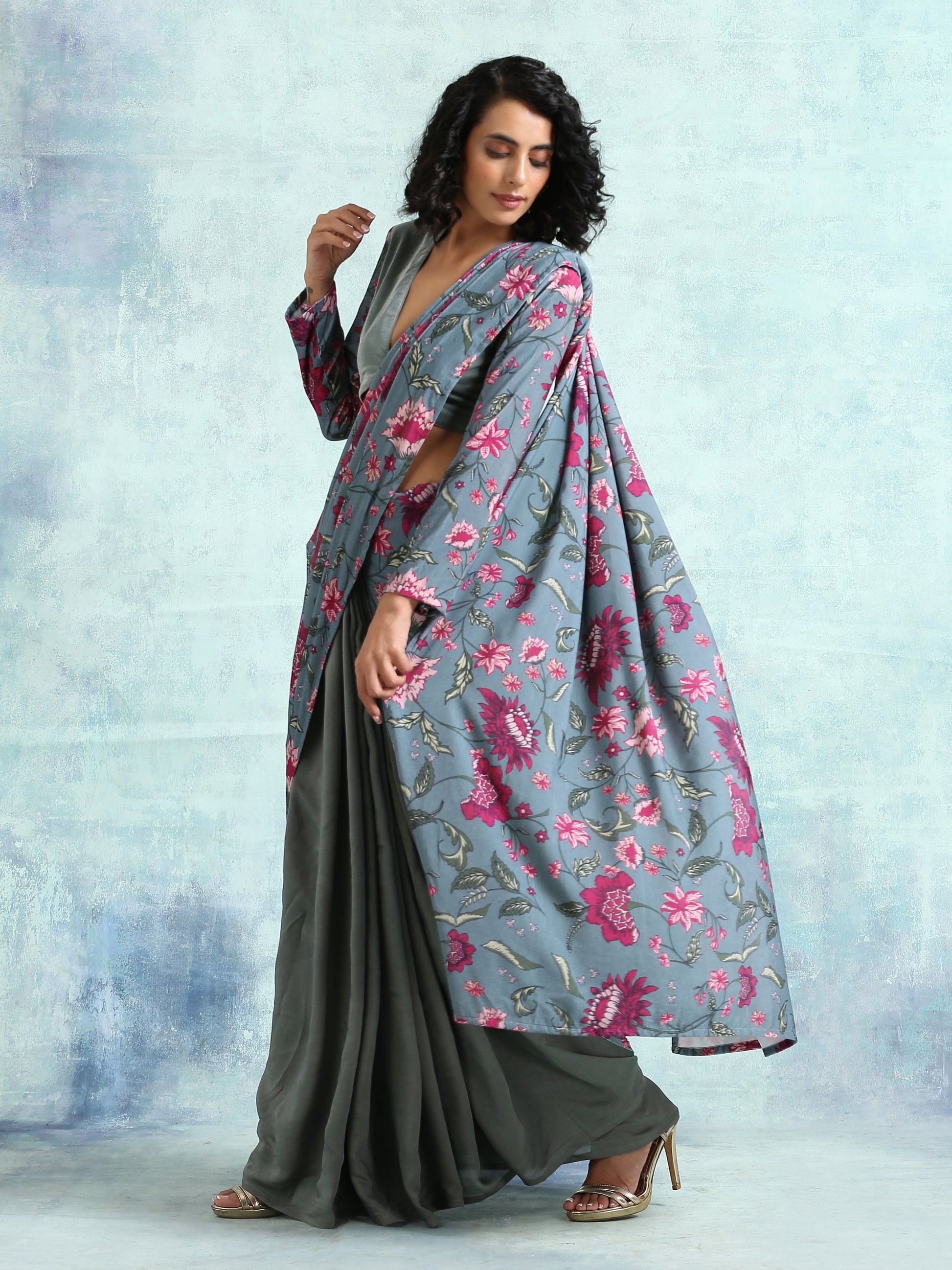 trueBrowns Grey Printed Velvet Ready to Wear Saree | Swadesiicart