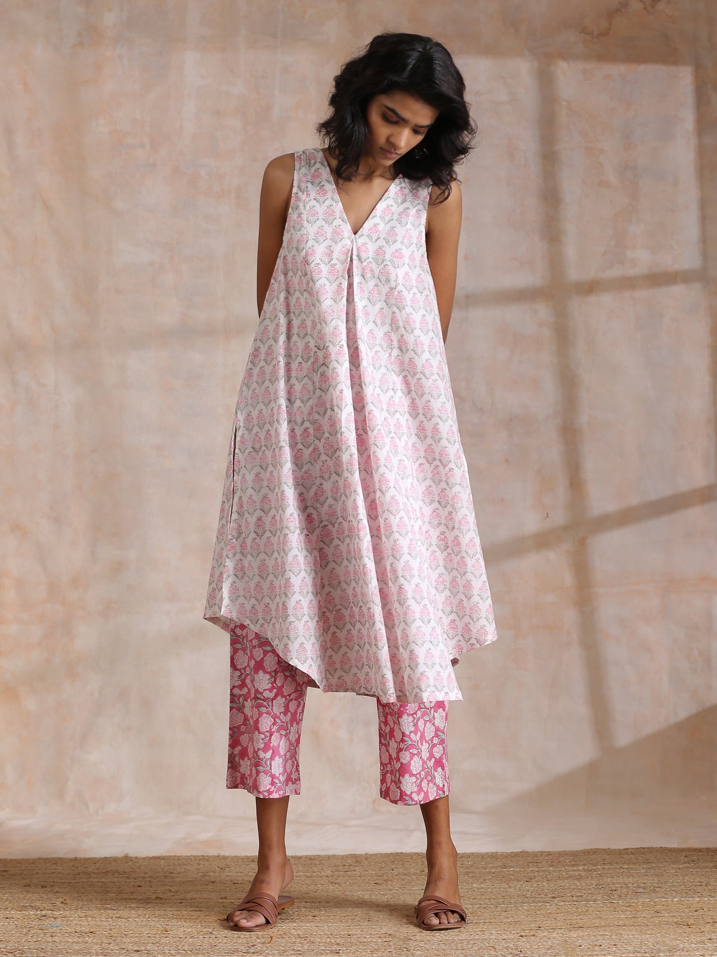 trueBrowns Pink Green Floral On White Block Print Cotton Sleeveless Flared Kurta Pant Set | Swadesiicart