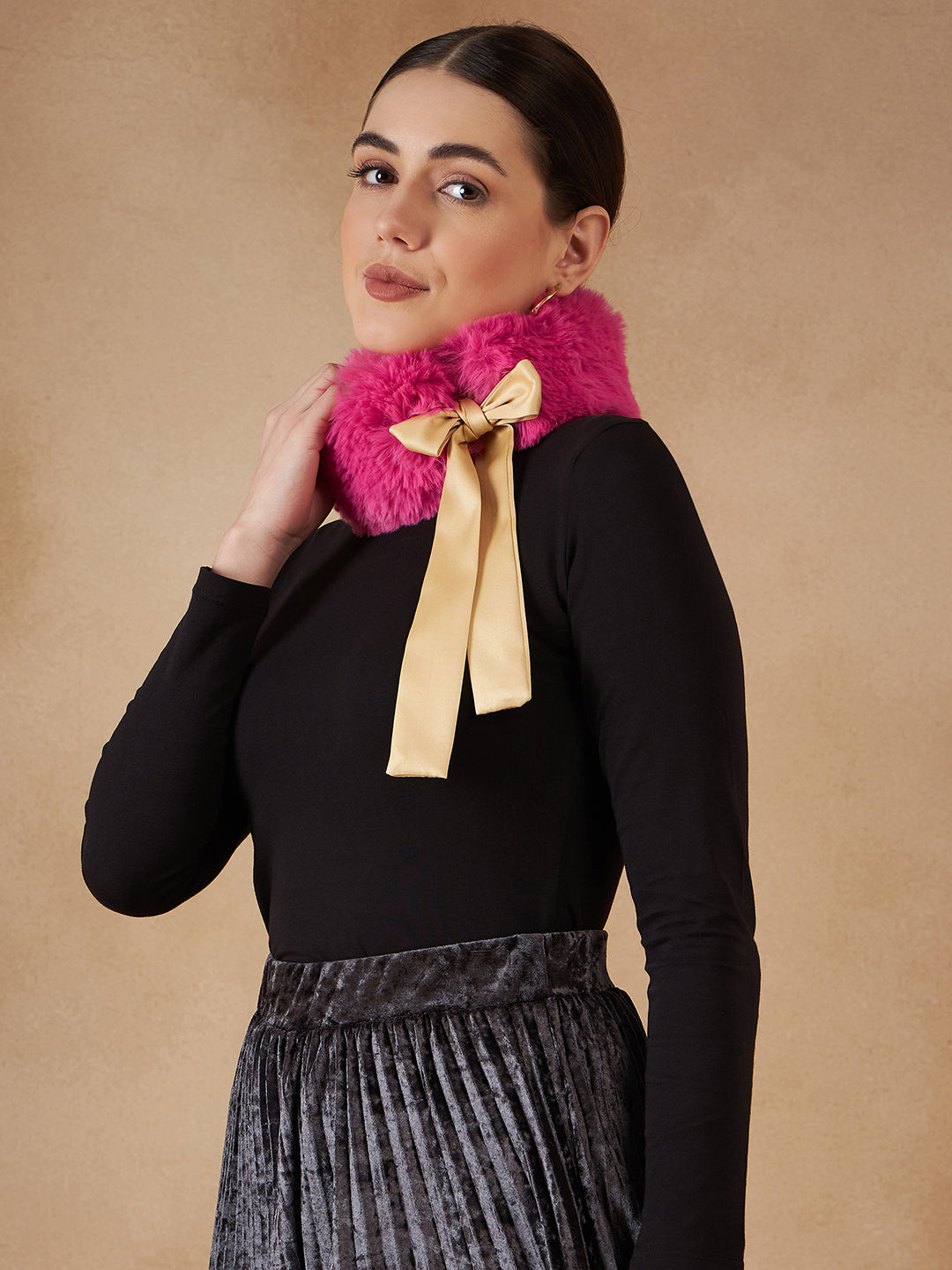 InWeave Women's Light Pink Fur Neckpiece - Swadesiicart