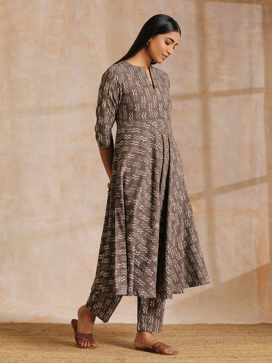 trueBrowns Clay Dabu Zig-Zag Motifs Print Cotton Flared Kurta Pant Set | Swadesiicart