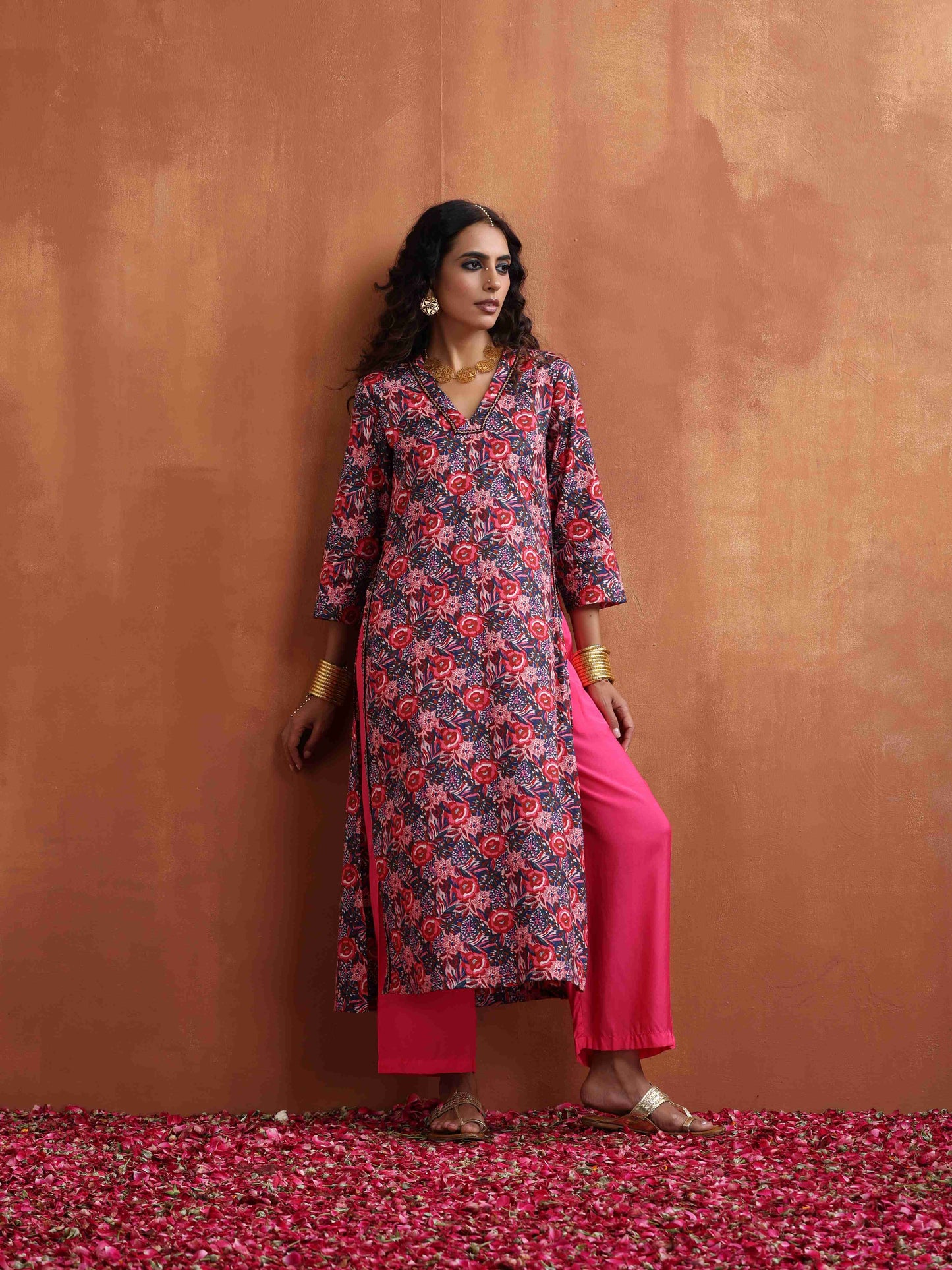 trueBrowns Pink Print High Slit Kurta Set | Swadesiicart