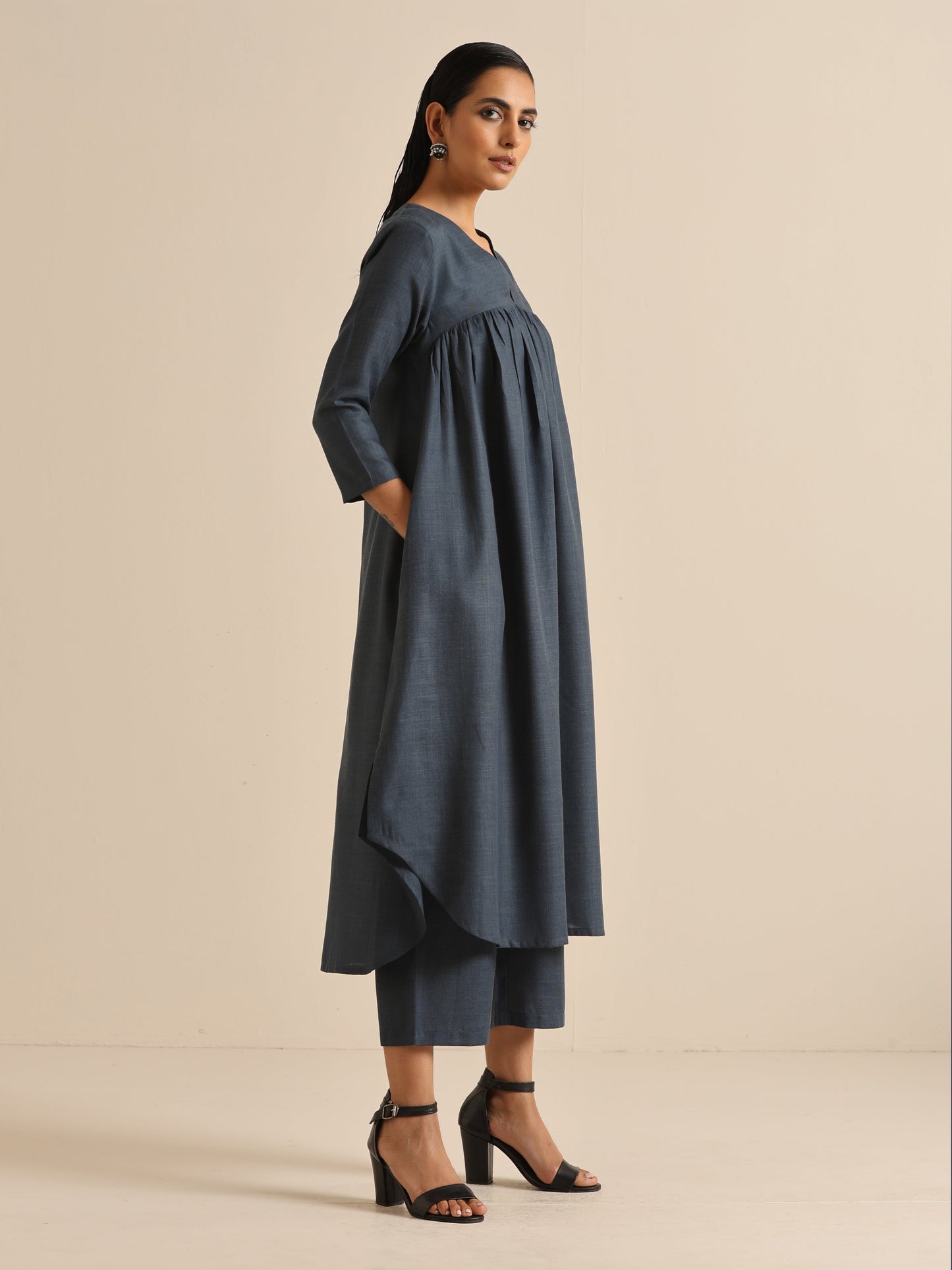 trueBrowns Light Blue Slub Gathered Kurta Pant Set | Swadesiicart