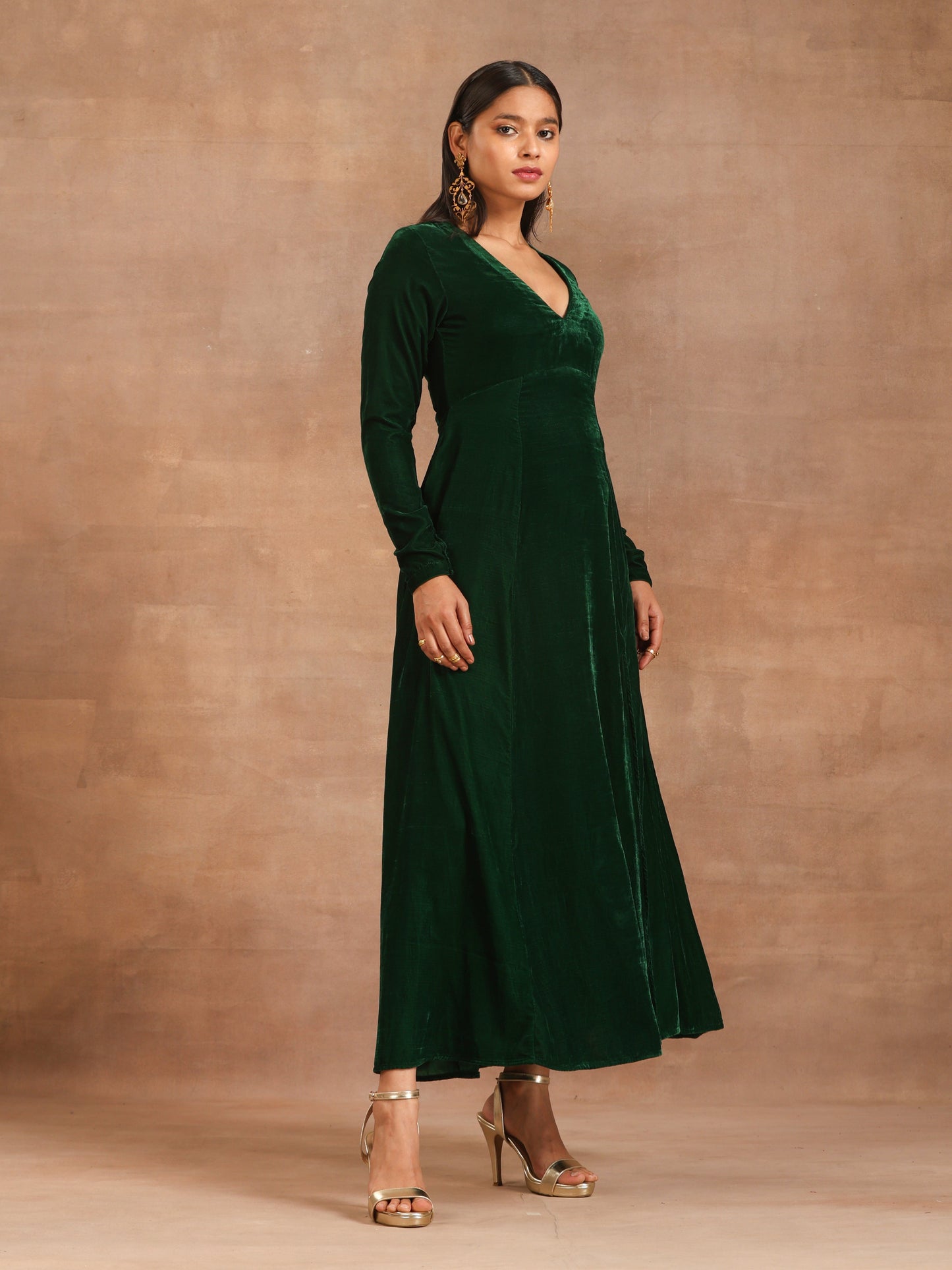 trueBrowns Green Velvet Dress | Swadesiicart