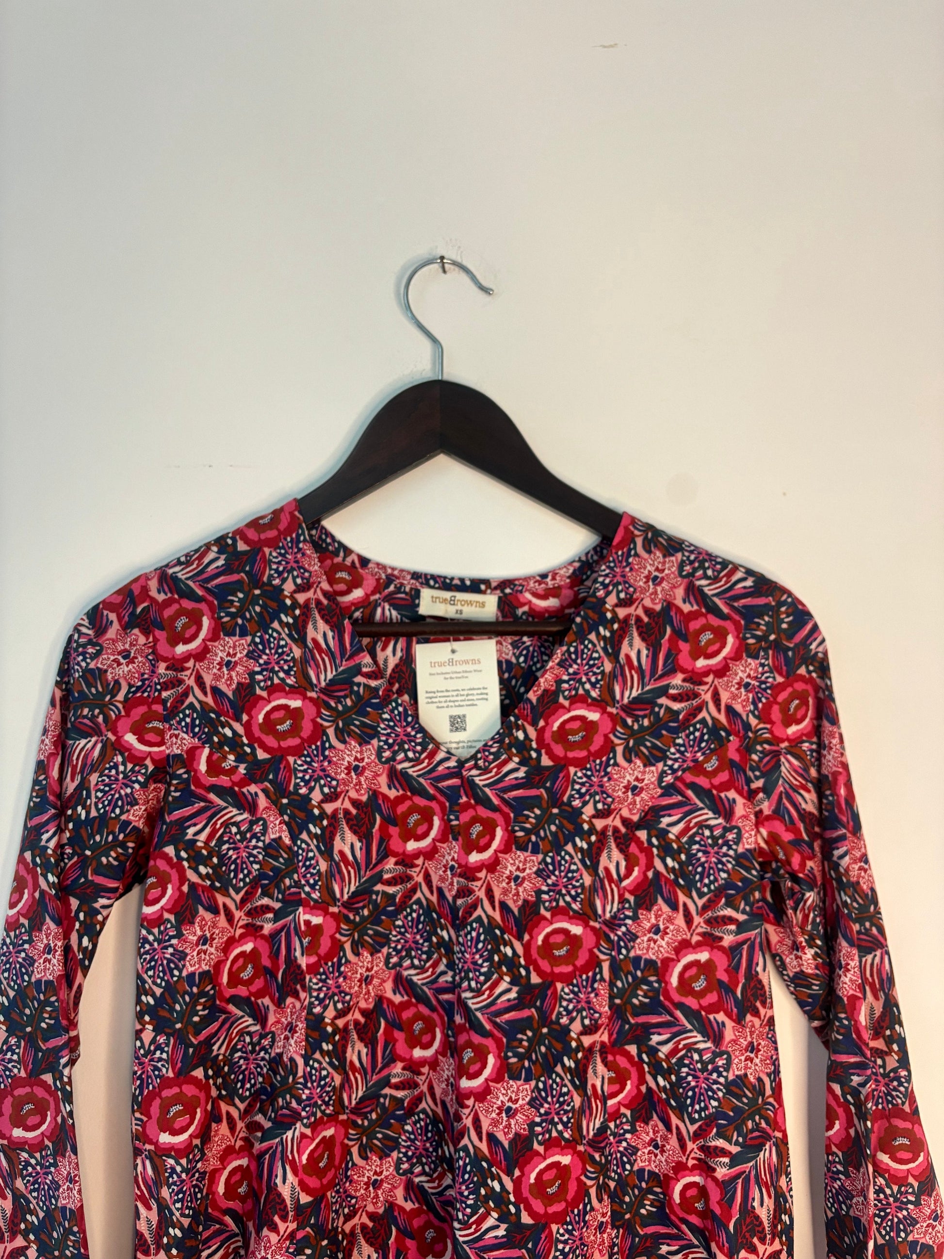 trueBrowns Pink Floral Top | Swadesiicart