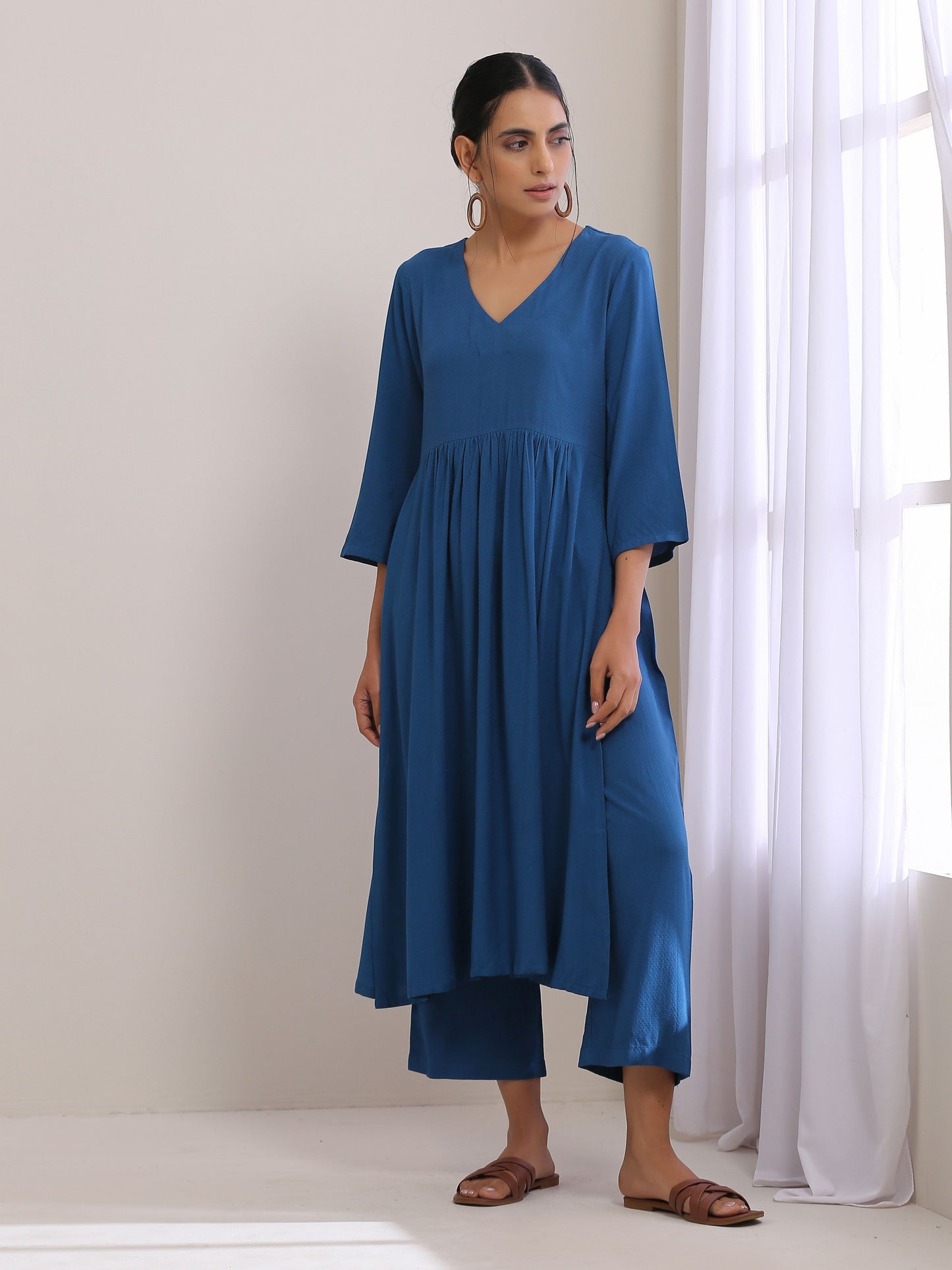 trueBrowns Classic Blue Dobby High Slit Gathered Kurta Set | Swadesiicart