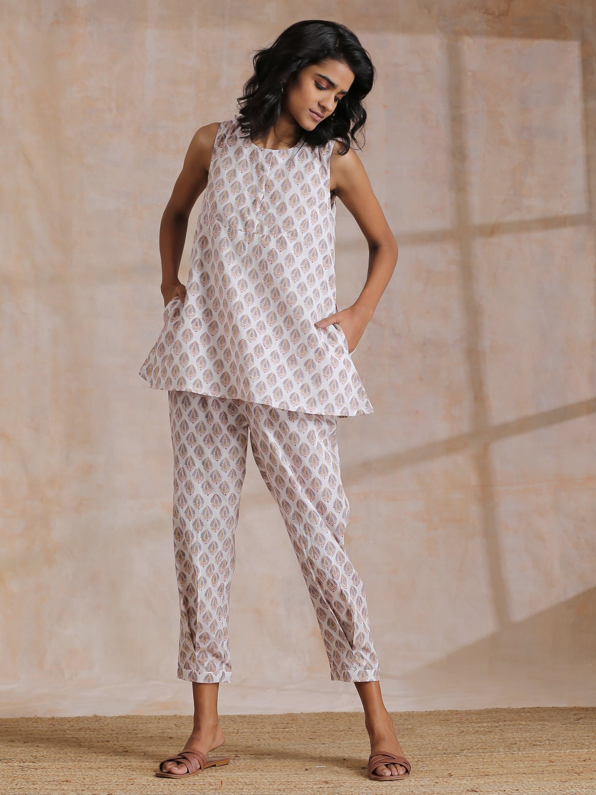 trueBrowns White With Grey Buta Block Print Cotton Sleeveless Co-Ord Set - Swadesiicart