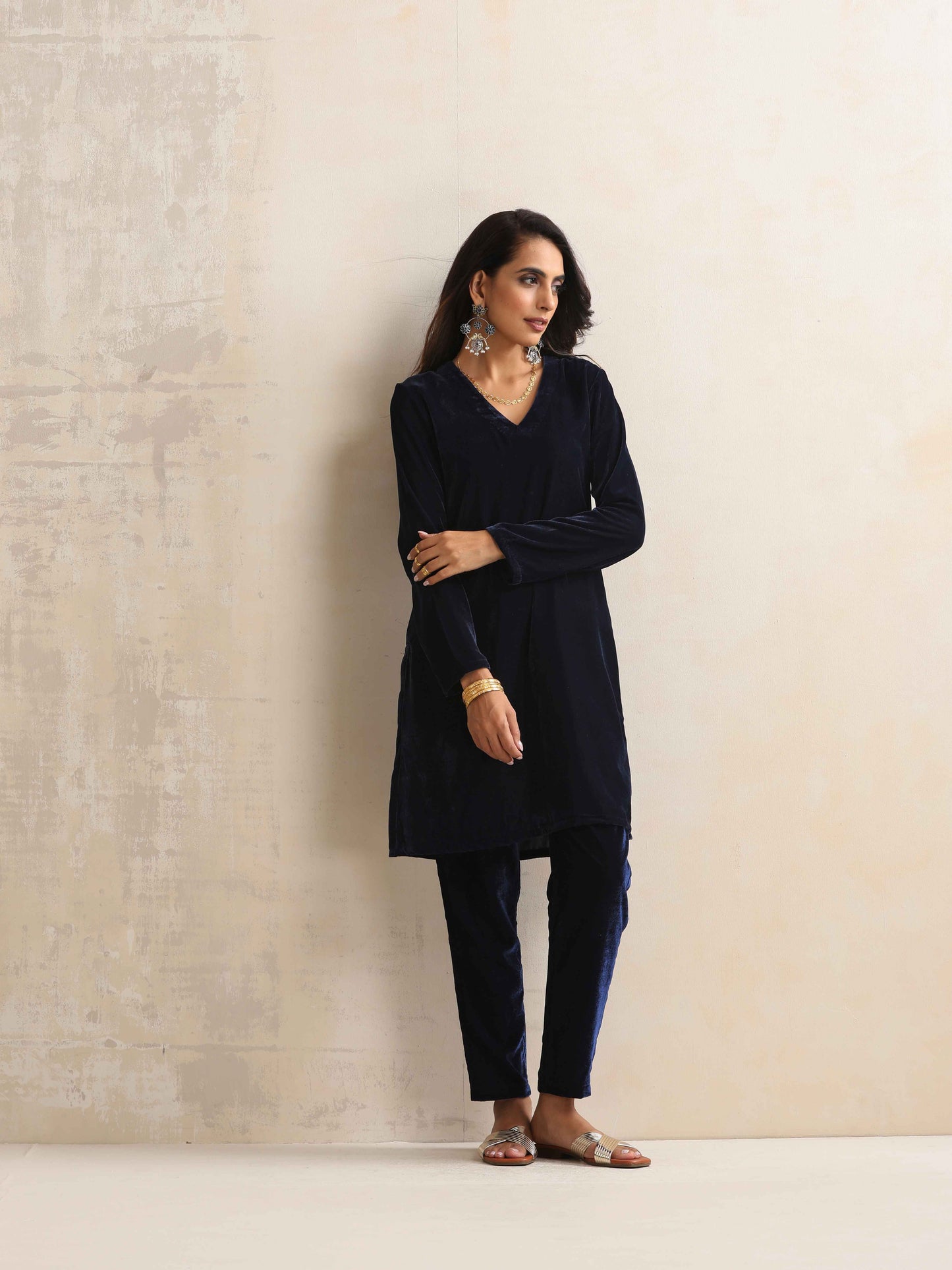 trueBrowns Blue Velvet Kurta Co-ord Set - Swadesiicart