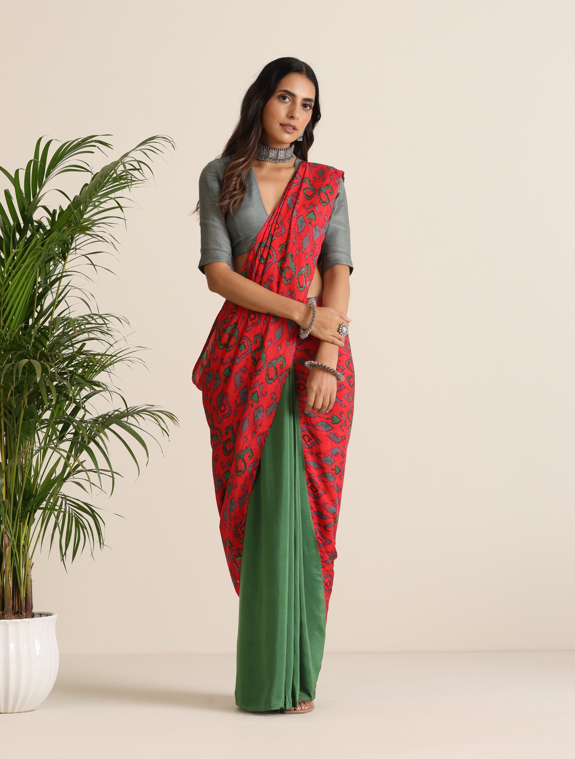 trueBrowns Red Muslin Ikat Saree | Swadesiicart