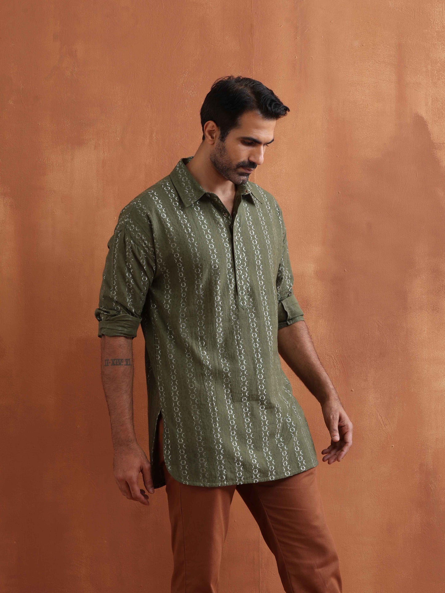 trueBrowns Men's Olive Green Cotton Dobby Short Kurta | Swadesiicart