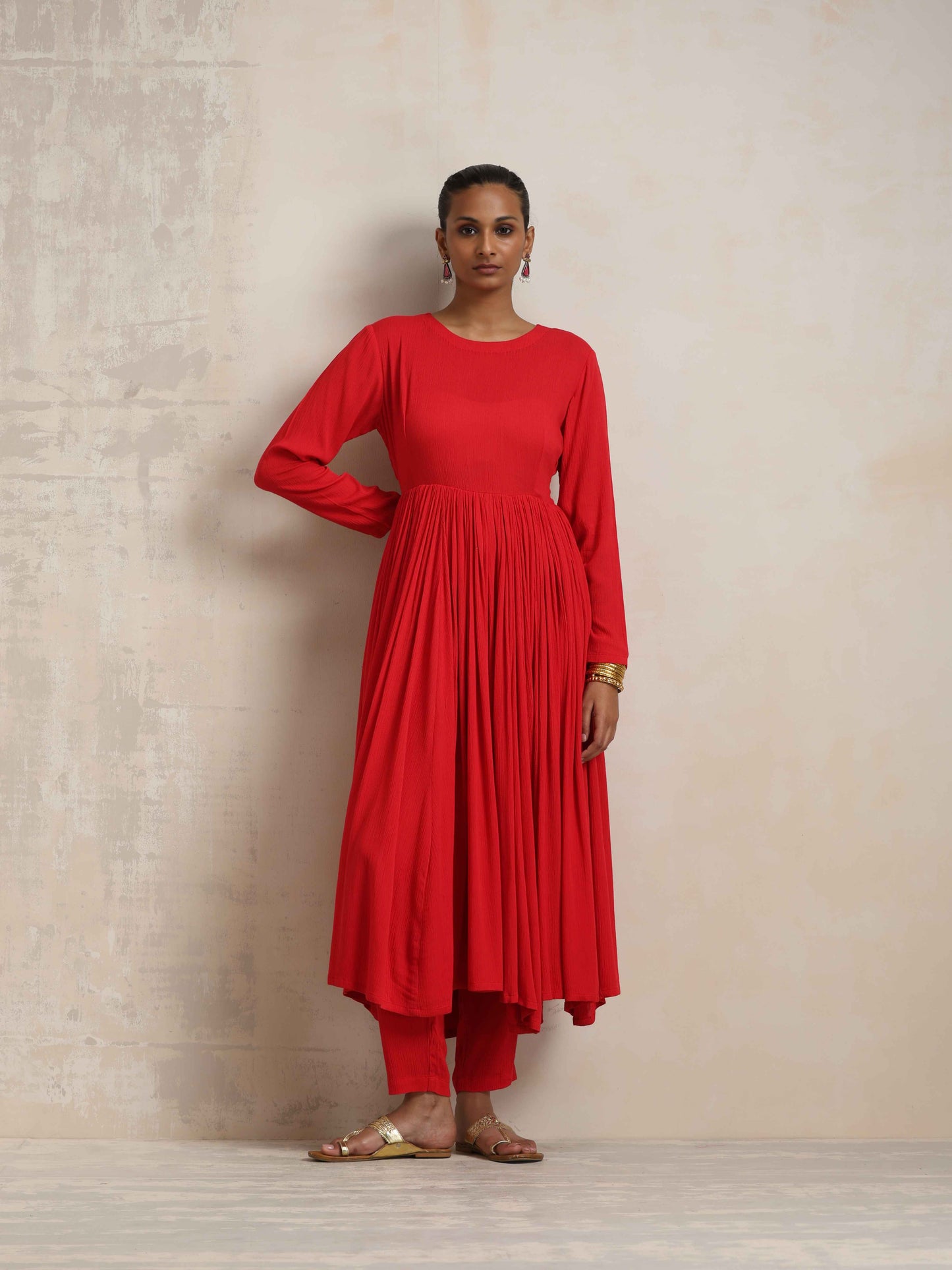 trueBrowns Red Crinkle Anarkali Kurta Pant Dupatta Set | Swadesiicart