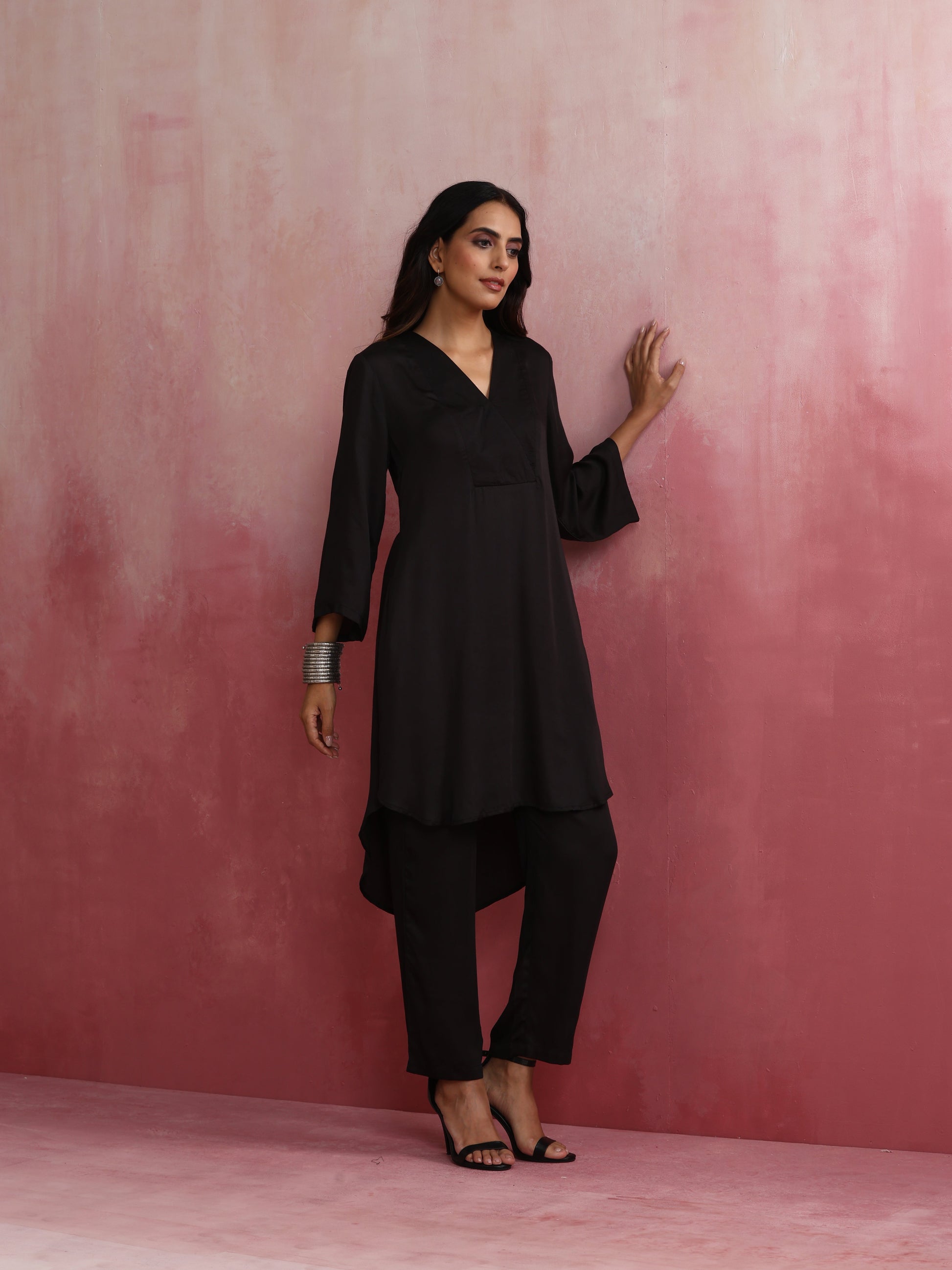 trueBrowns Black V Neck Kurta Co-ord Set - Swadesiicart