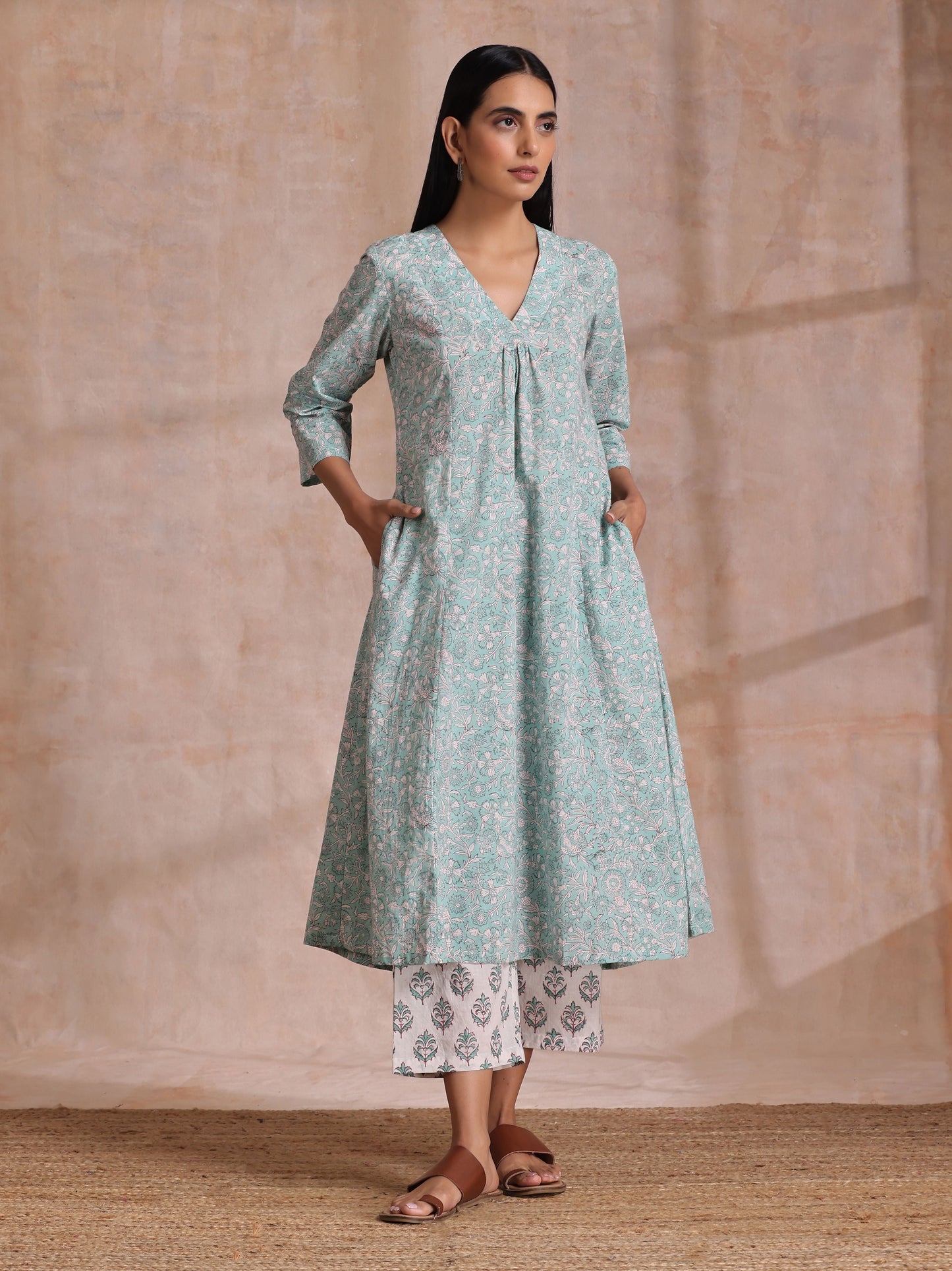 trueBrowns Tiffany Blue Floral Block Print Cotton Front Neck Gathered Kurta Pant Set | Swadesiicart