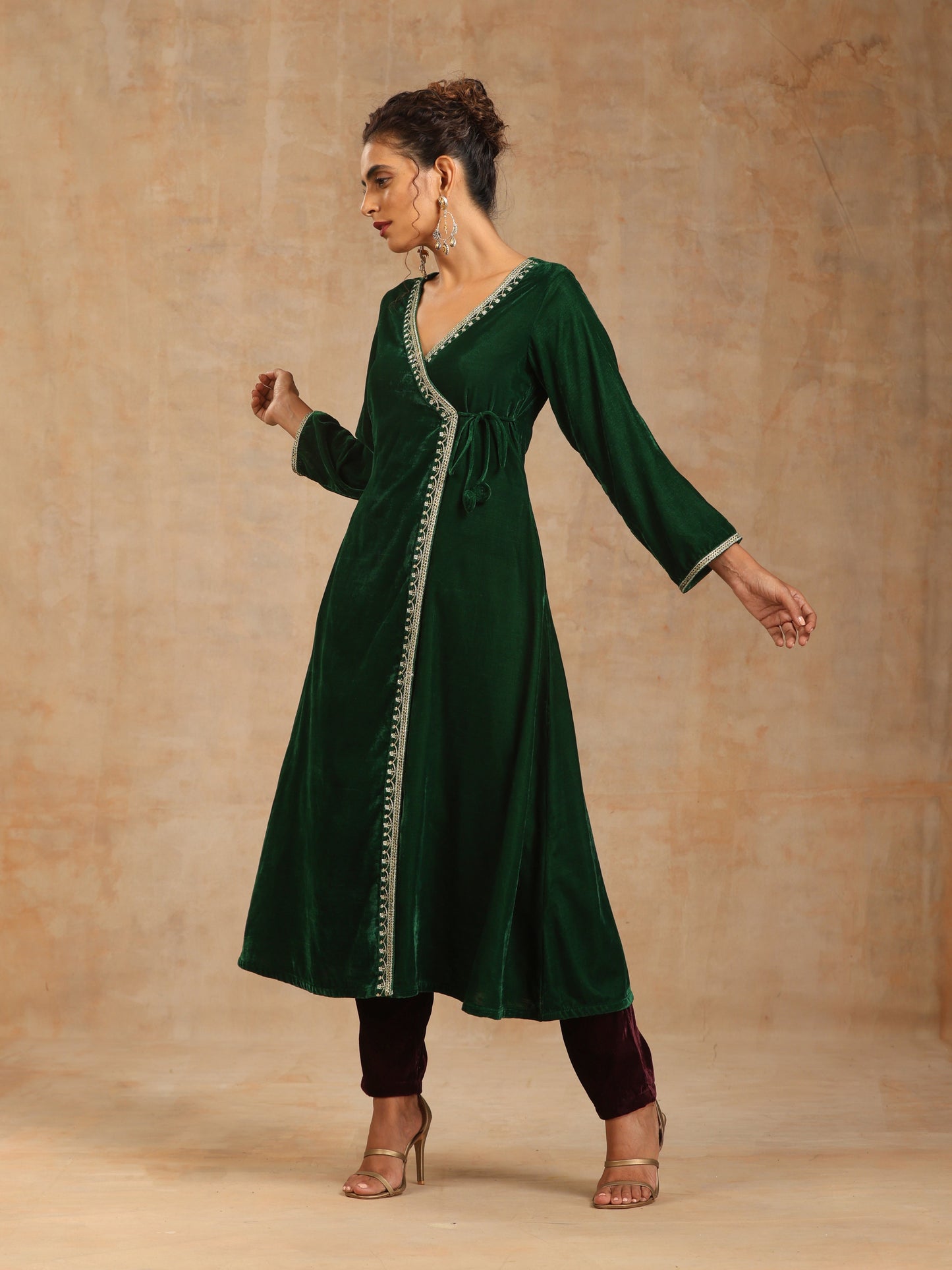 trueBrowns Green Velvet Embroidered Angrakha Kurta | Swadesiicart