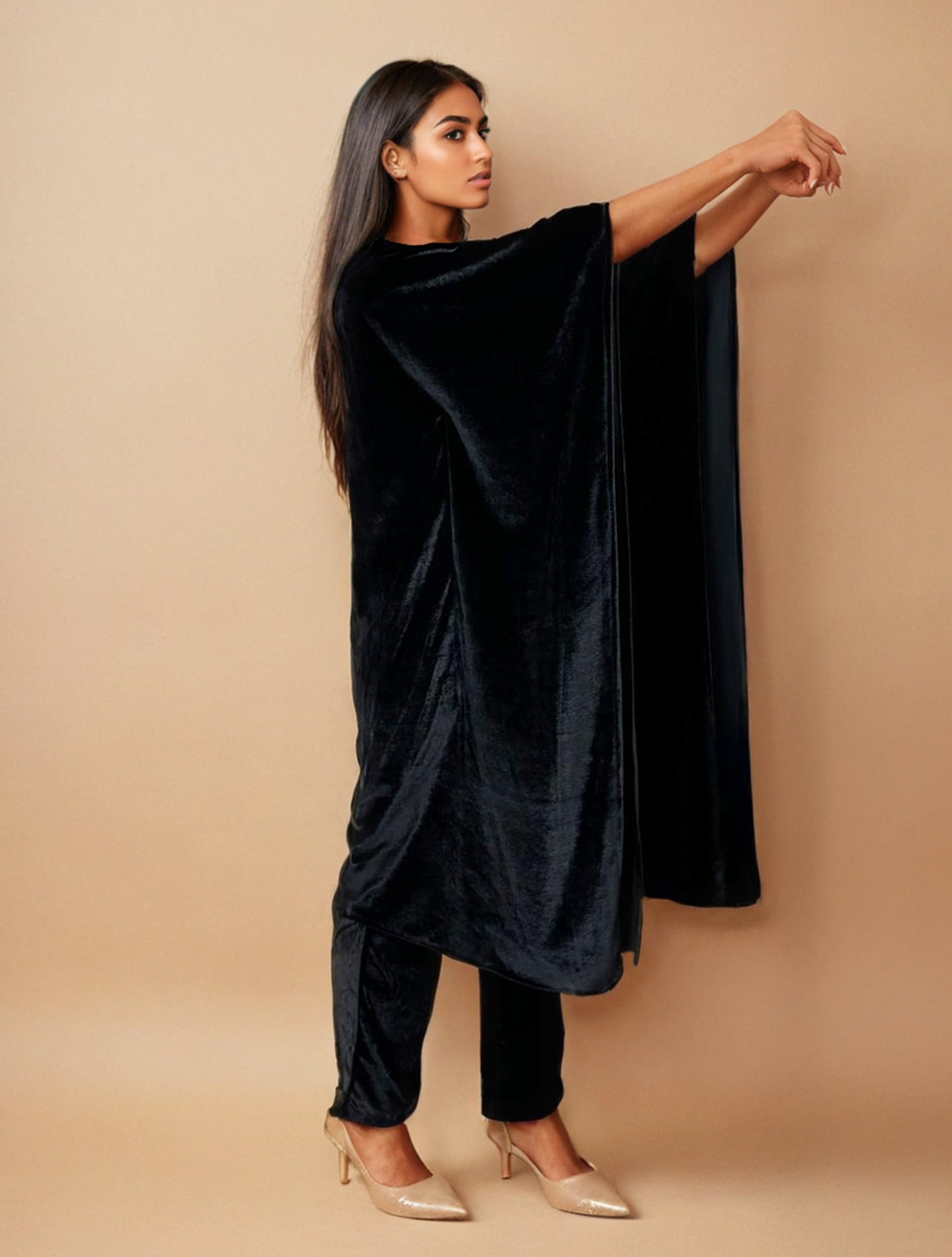 trueBrowns Black Velvet Embroidered Kaftan Kurta Set | Swadesiicart