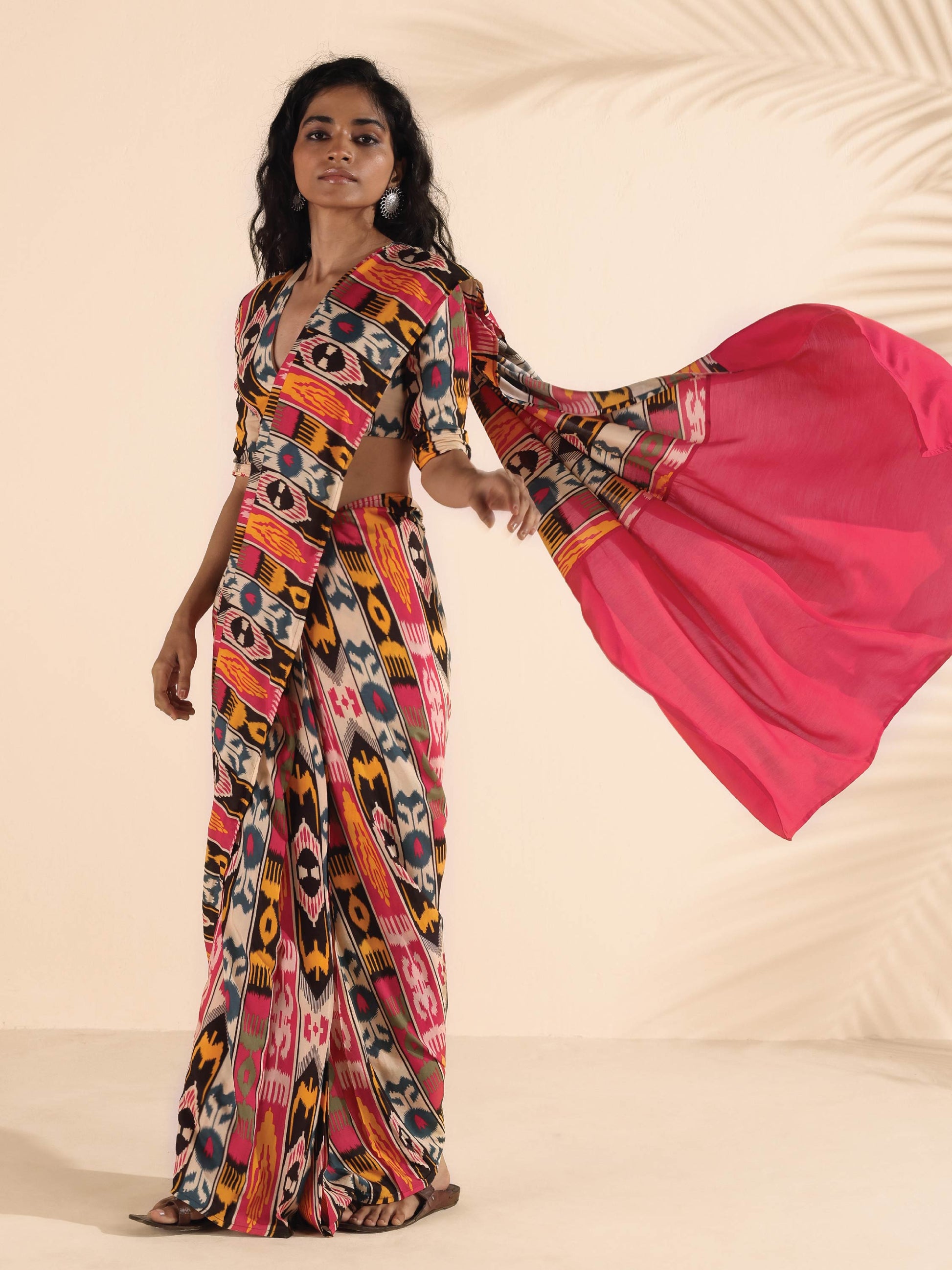 trueBrowns Cola Pink Muslin Ikat Saree | Swadesiicart