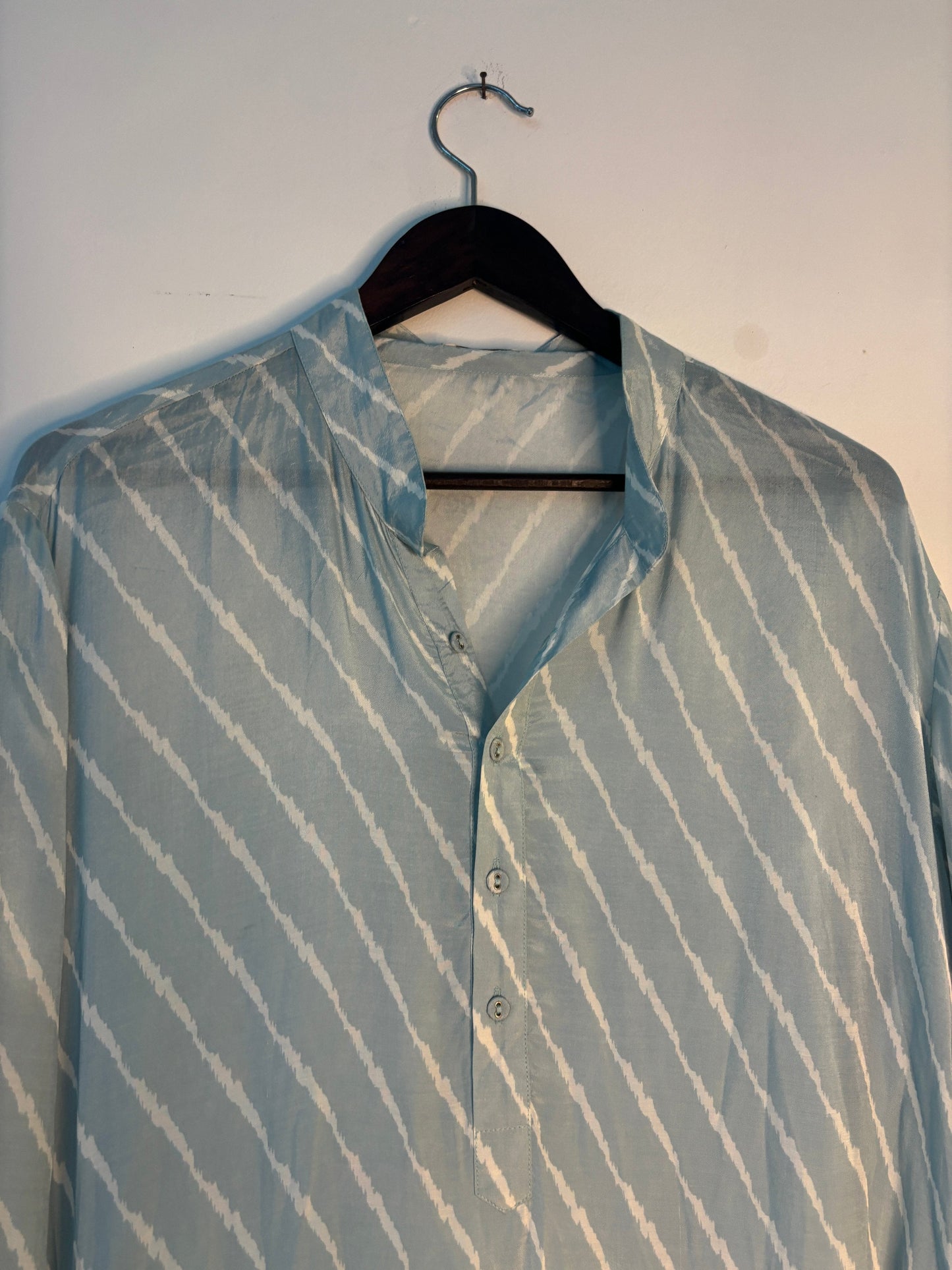 trueBrowns Blue Leheriya Men's Kurta | Swadesiicart