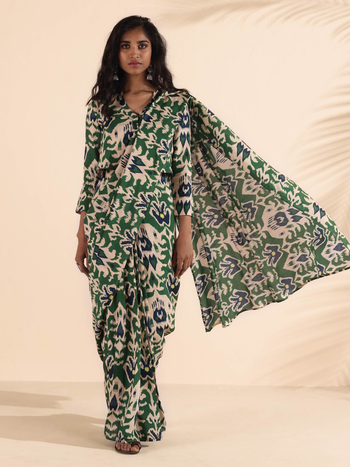 trueBrowns Green Muslin Ikat Ready to Wear Saree | Swadesiicart