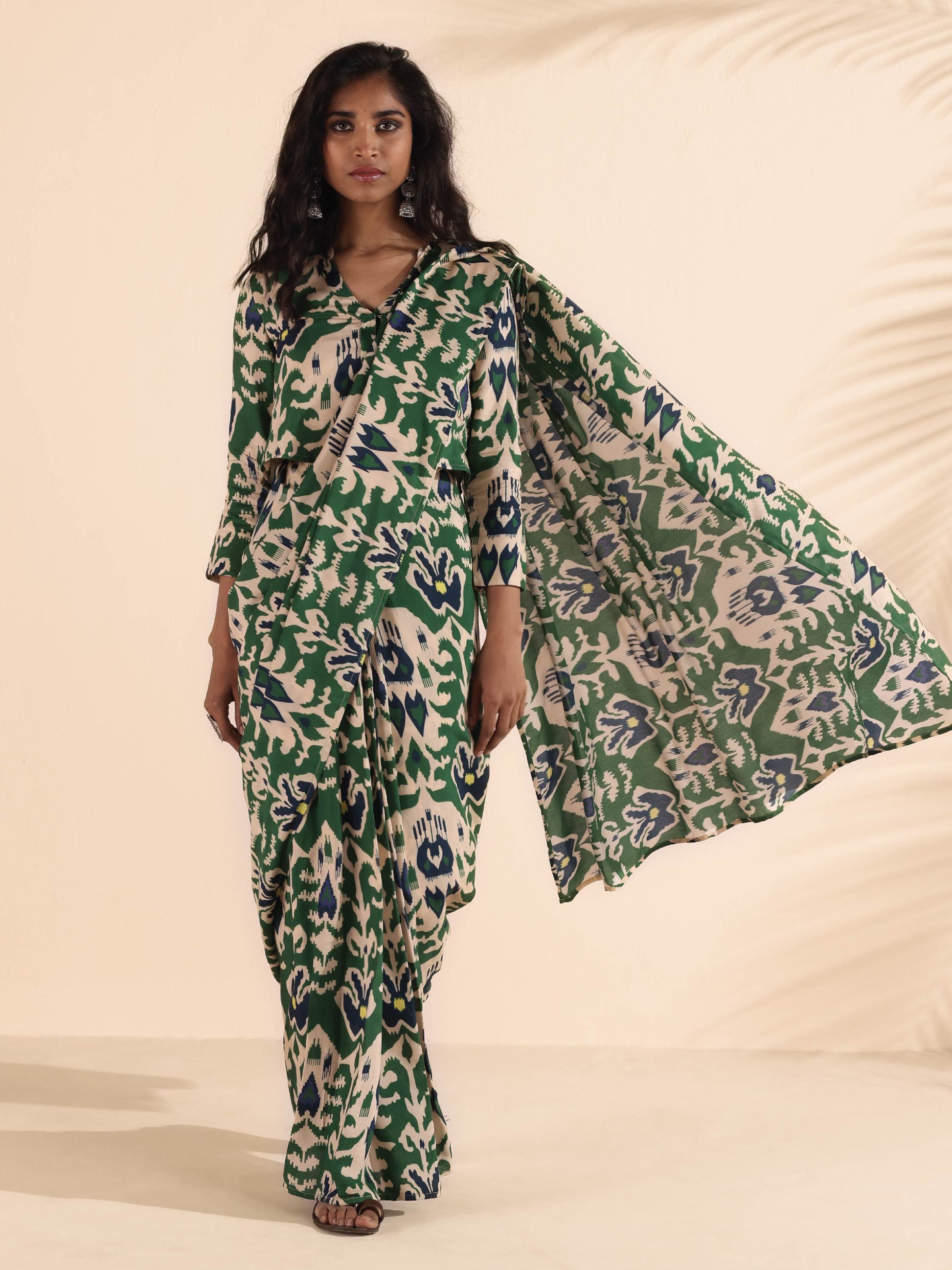 trueBrowns Green Muslin Ikat Ready to Wear Saree | Swadesiicart