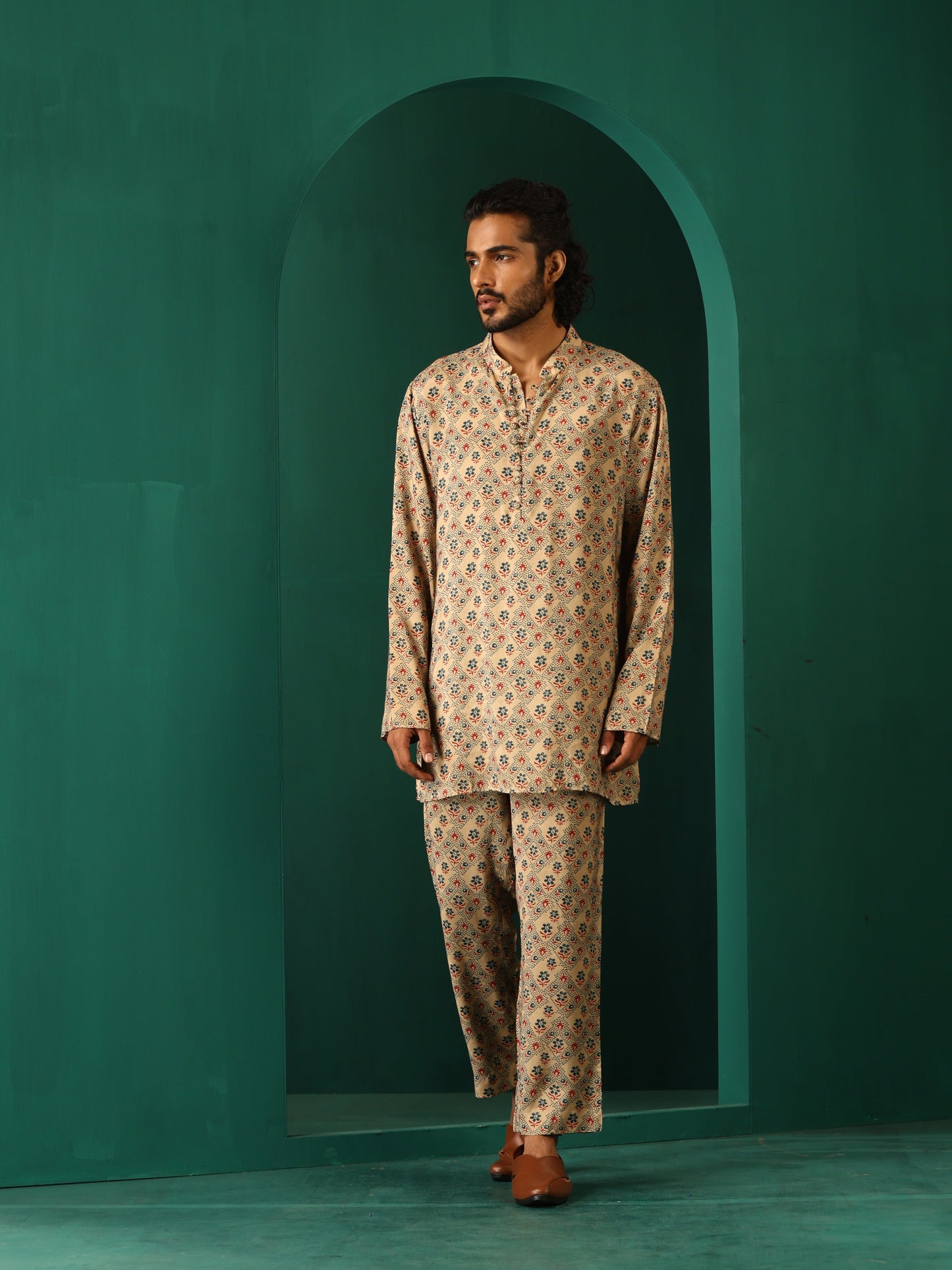 trueBrowns Men's Beige Geometric Muslin Silk Printed Co-ord Set - Swadesiicart
