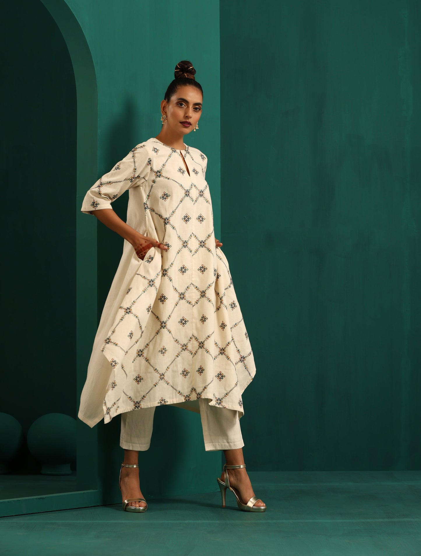trueBrowns Ivory Rhombus Cotton Handkerchief Kurta Pant Set | Swadesiicart