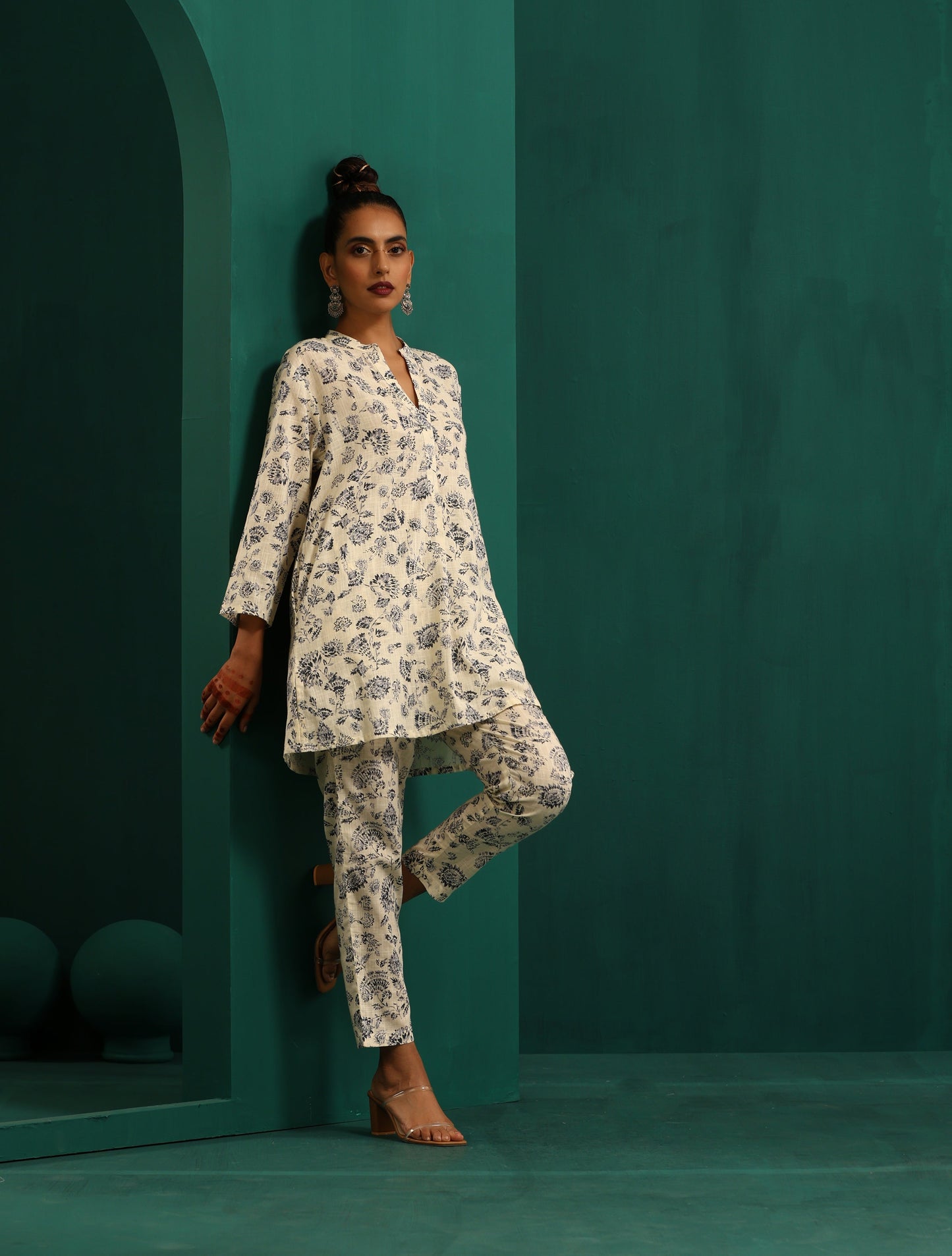 trueBrowns Blue Floral Cotton Printed Relaxed Co-ord Set - Swadesiicart