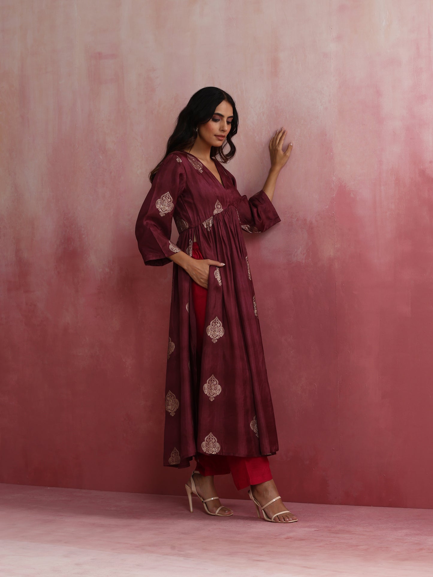 trueBrowns Purple Viscose Silk Kurta Set | Swadesiicart
