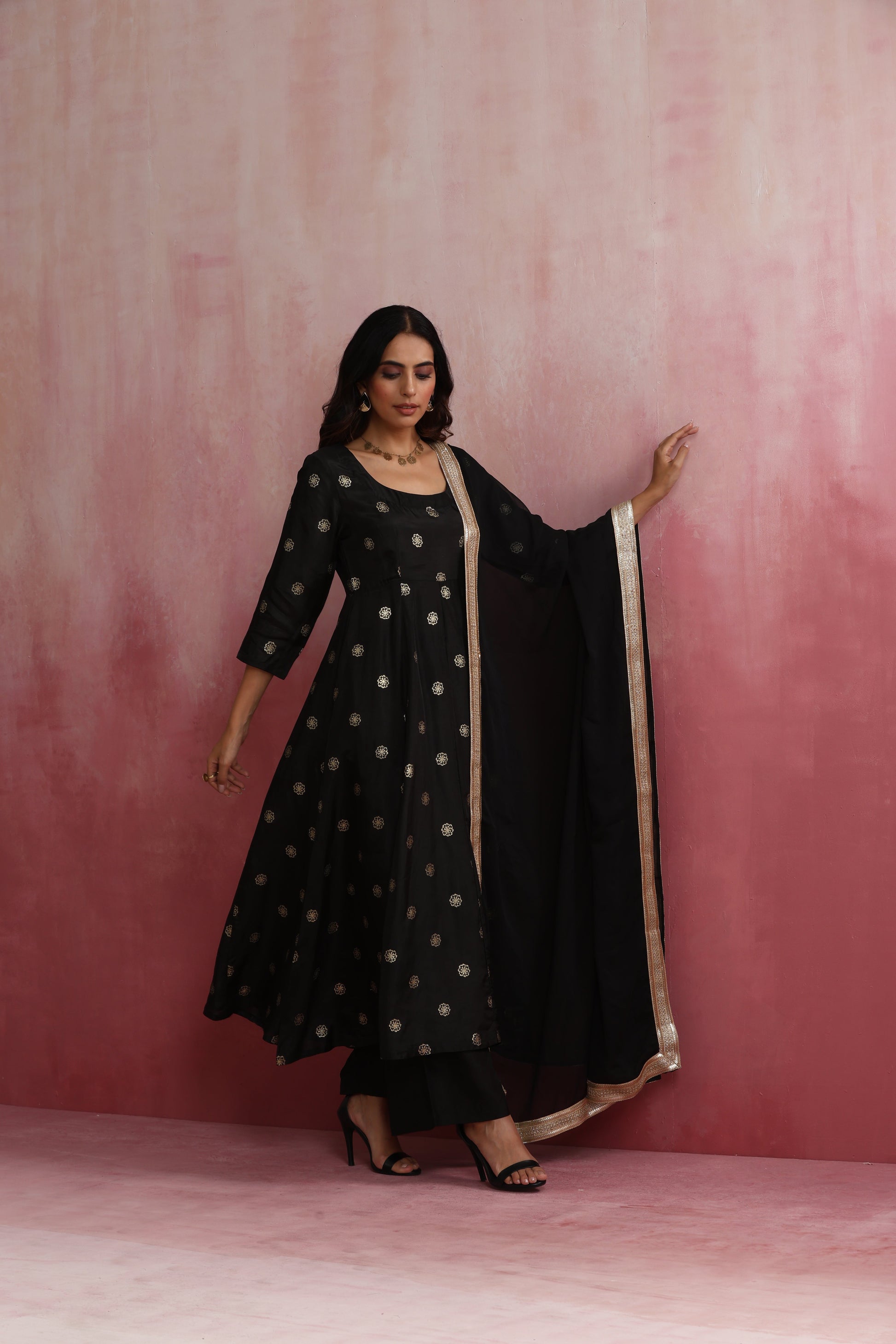 trueBrowns Black Viscose Silk Kurta Set | Swadesiicart