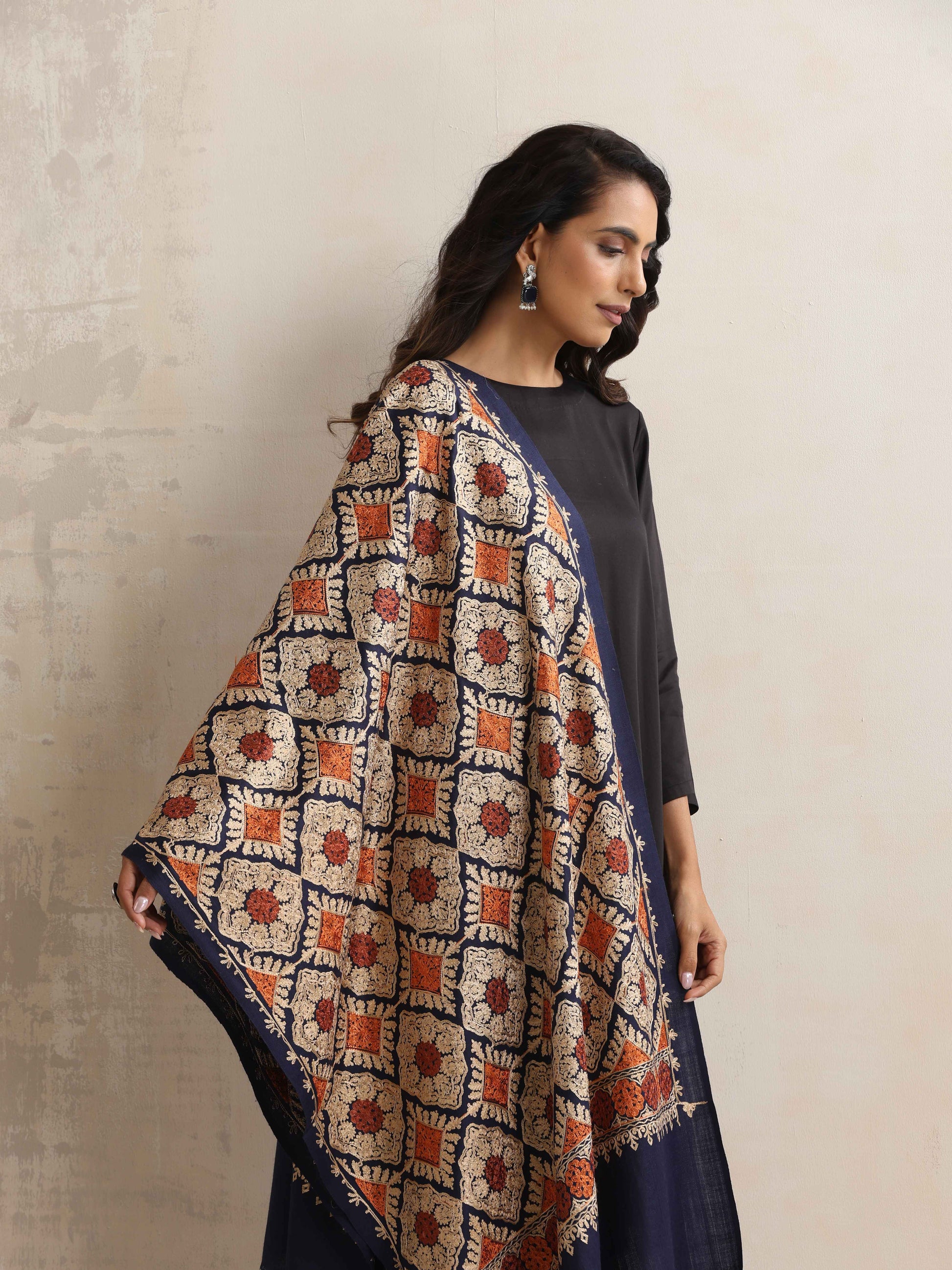 trueBrowns Navy Blue Embroidered Woollen Stole | Swadesiicart
