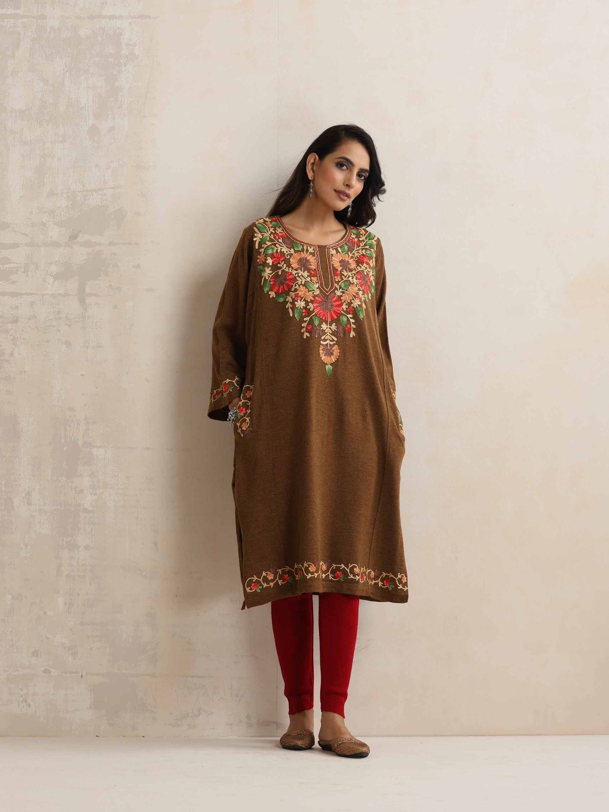trueBrowns Brown Kashmiri Floral Embroidered Woollen Phiran Kurta | Swadesiicart