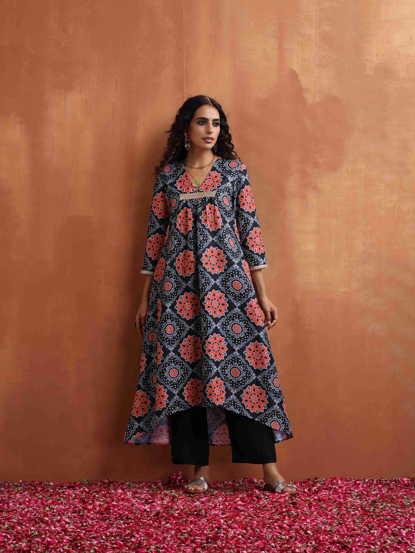 trueBrowns Black Ajrak Print Kurta Set | Swadesiicart