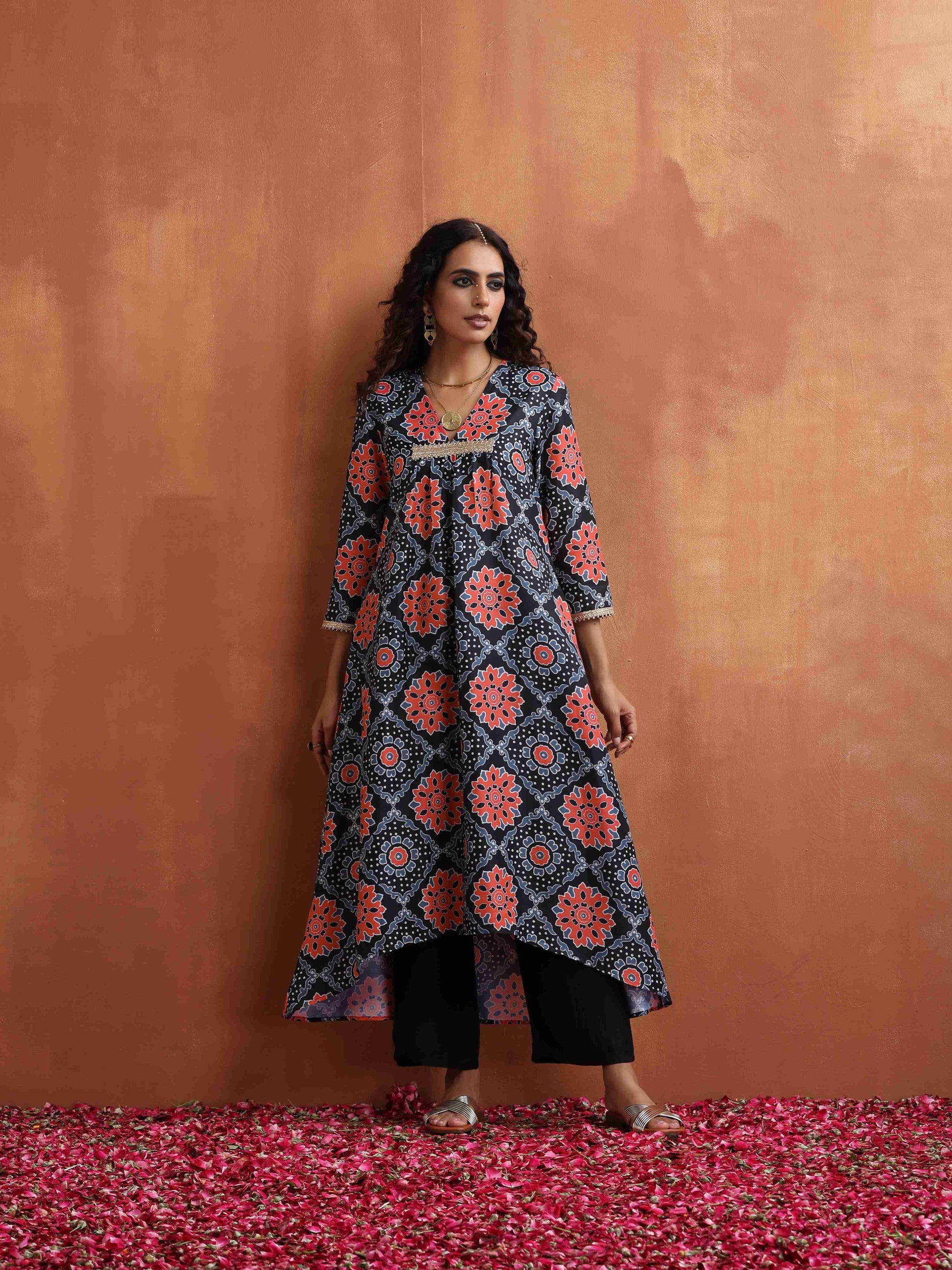 trueBrowns Black Ajrak Print Kurta Set | Swadesiicart