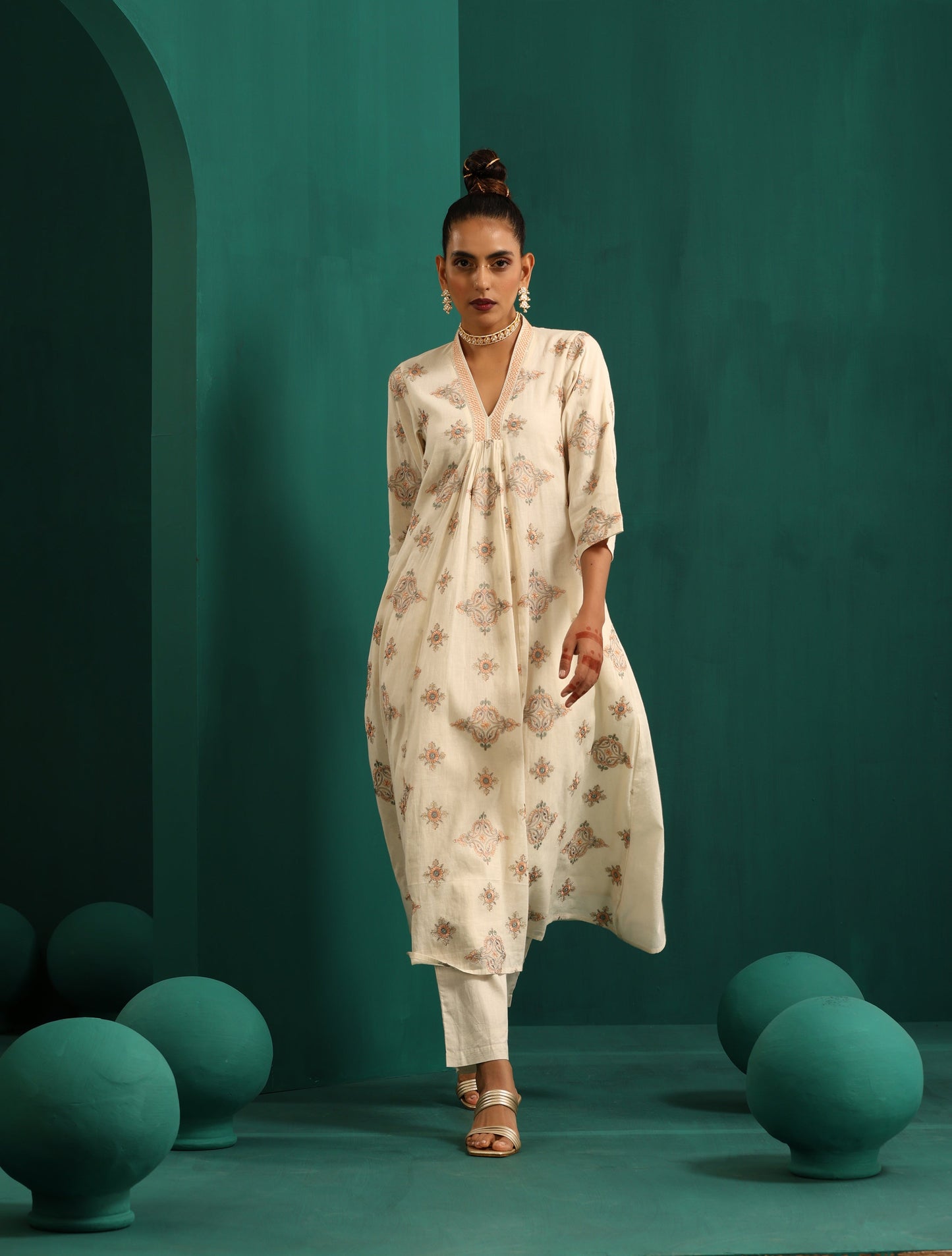 trueBrowns Ivory Peach Cotton Front Gathered Kurta Pant Set | Swadesiicart
