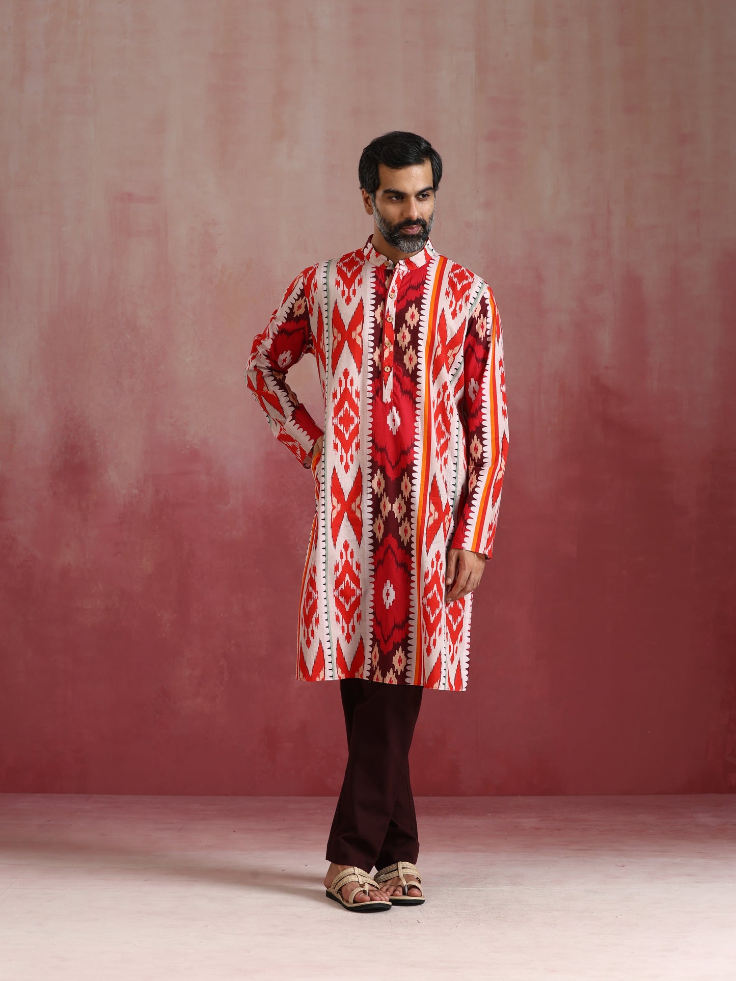trueBrowns Men's Maroon Ikat Print Mandarin Collar Kurta | Swadesiicart