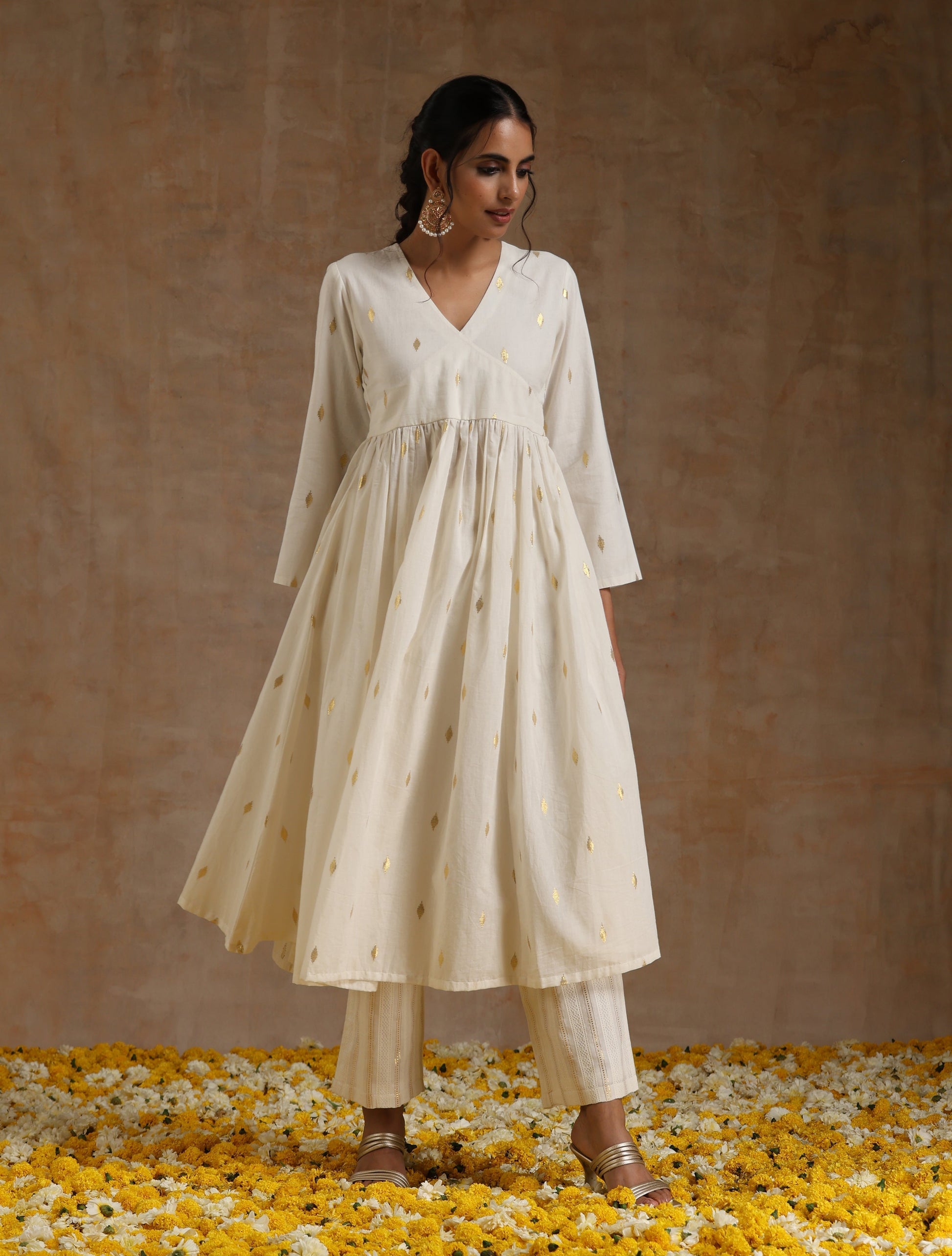 trueBrowns Ivory Gold Cotton Kalidar Kurta Set | Swadesiicart
