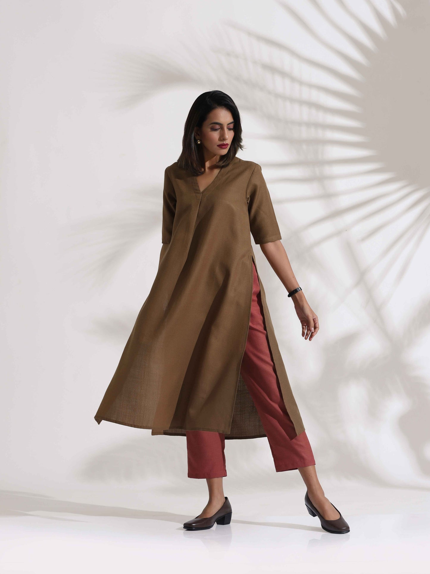 trueBrowns Brown Slub Highslit Kurta Set | Swadesiicart