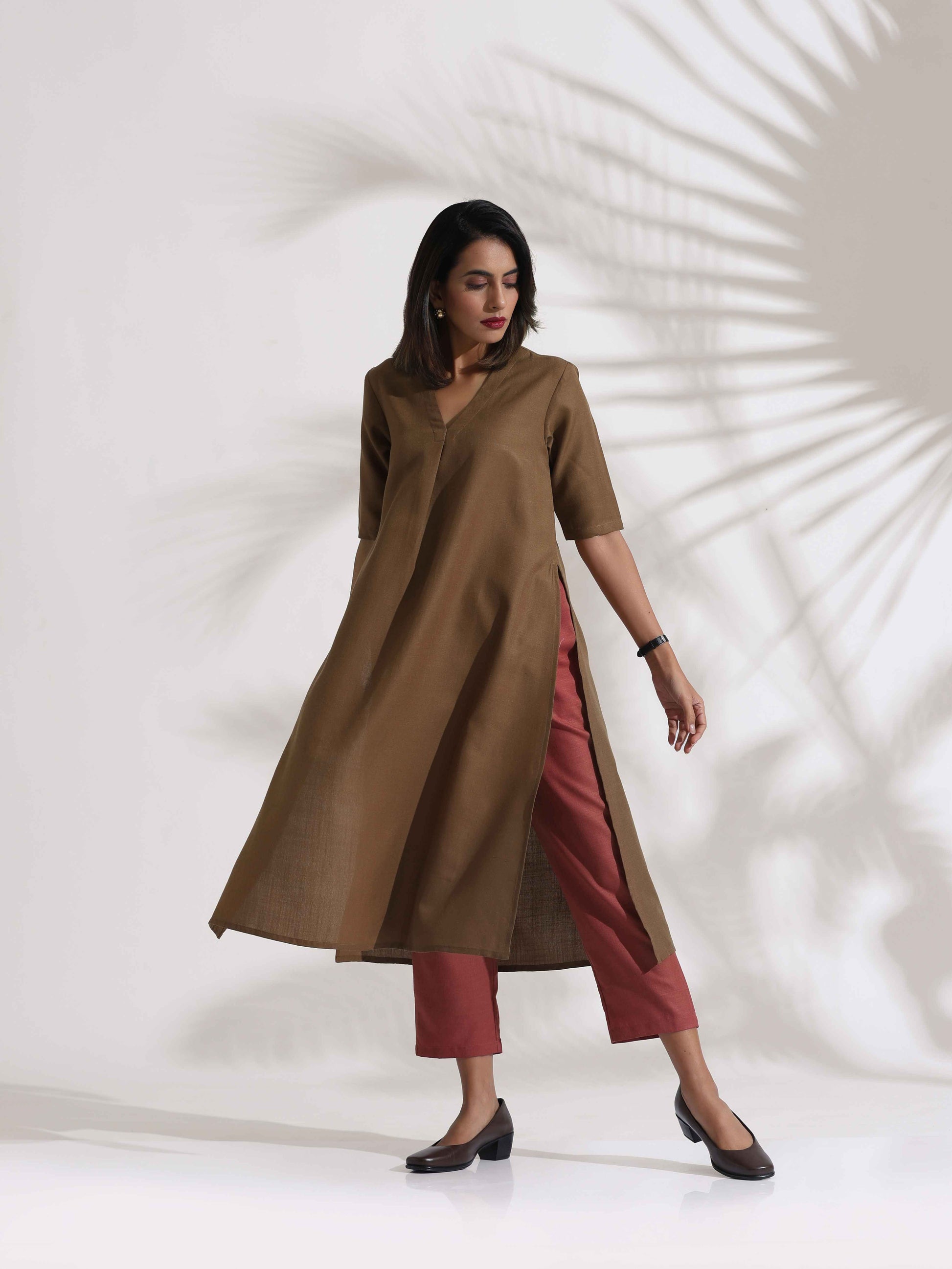trueBrowns Brown Slub Highslit Kurta Set | Swadesiicart
