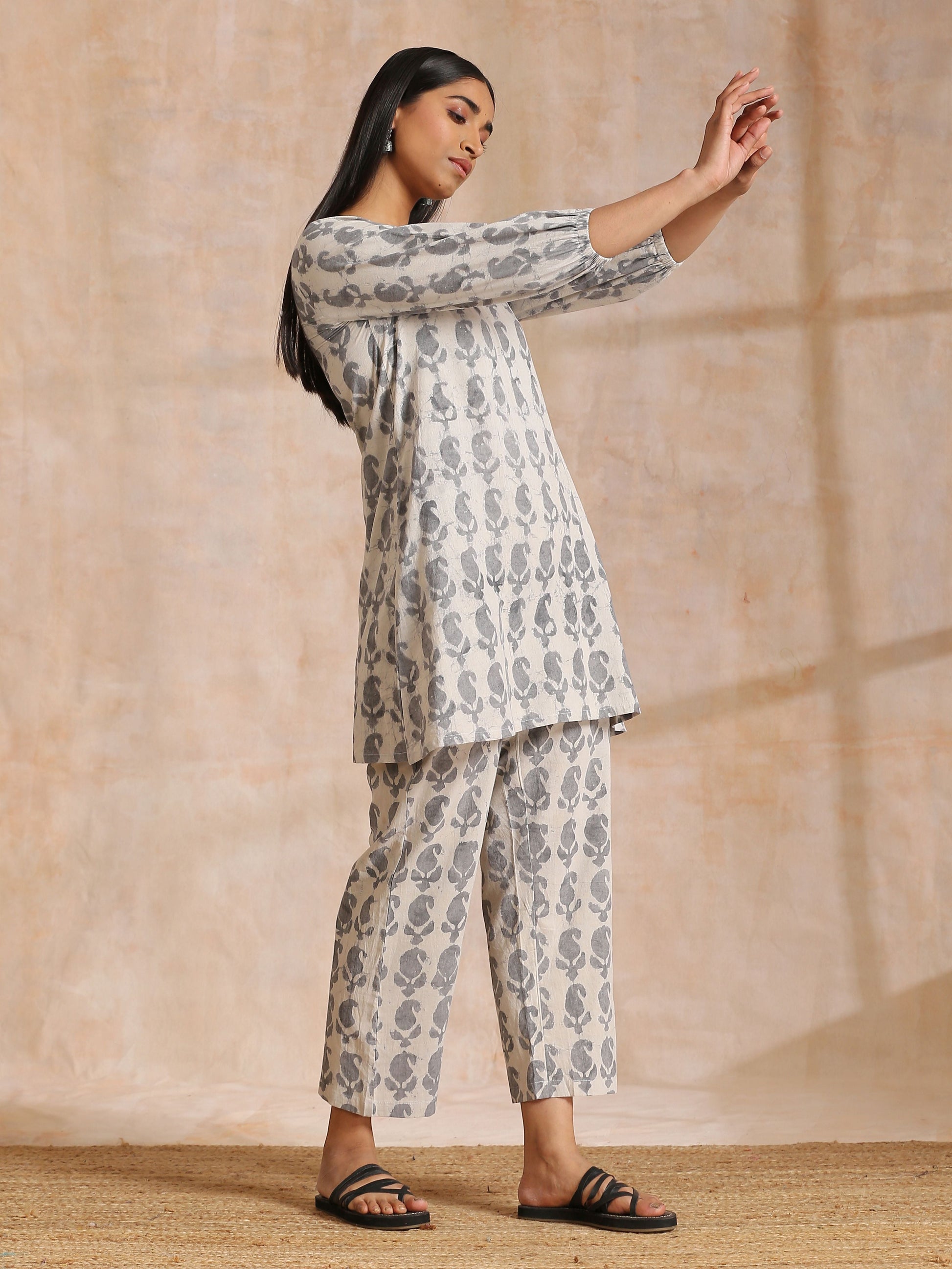 trueBrowns Grey Dabu Buta Print Cotton V-Square Neck Co-Ord Set - Swadesiicart